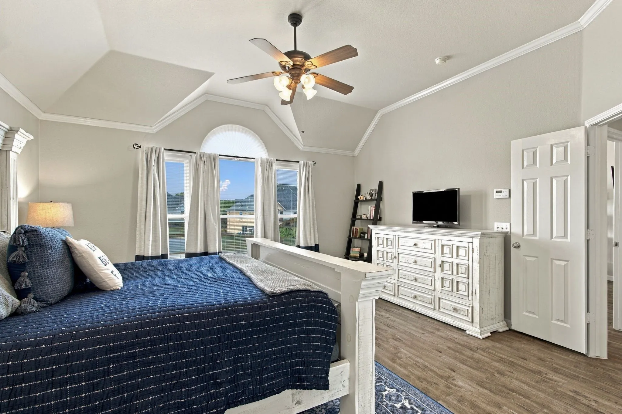 Single Family Residence For Sale in Collin County , 11251 Chaucer Drive, Frisco, Texas 75035, 4 Bedroom, 3 Bathroom, 2 Garage spaces, 1,901 Sqft, built in 2003, mls#21396838, Real Estate Agent in Frisco, Homes For Sale in Collin county, Homes For Sale in Frisco, Realtor in Frisco Texas, Real Estate Brokerage Independent Realty Texas, Luminita Cordes Realtor