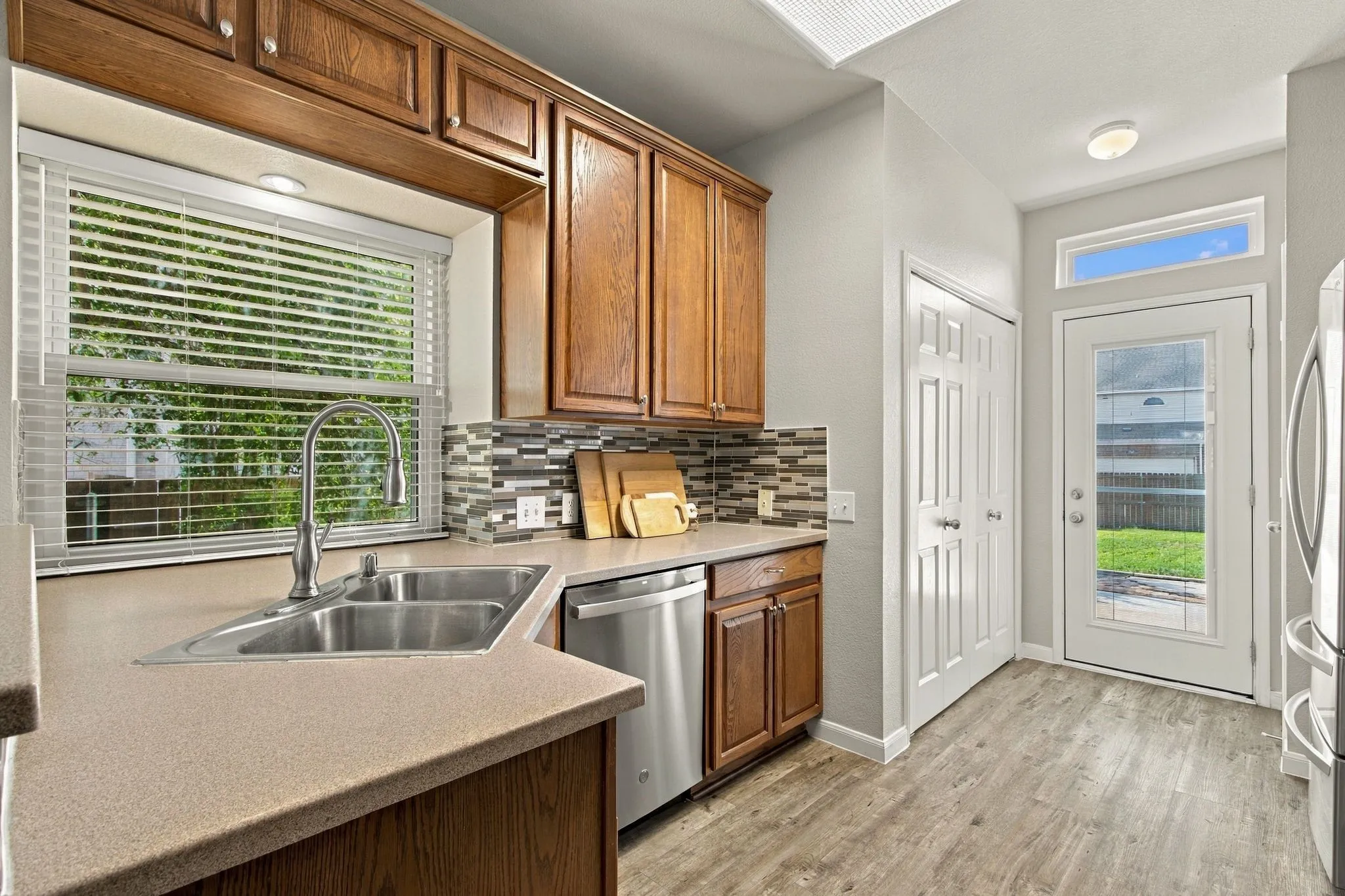 Single Family Residence For Sale in Collin County , 11251 Chaucer Drive, Frisco, Texas 75035, 4 Bedroom, 3 Bathroom, 2 Garage spaces, 1,901 Sqft, built in 2003, mls#21396838, Real Estate Agent in Frisco, Homes For Sale in Collin county, Homes For Sale in Frisco, Realtor in Frisco Texas, Real Estate Brokerage Independent Realty Texas, Luminita Cordes Realtor