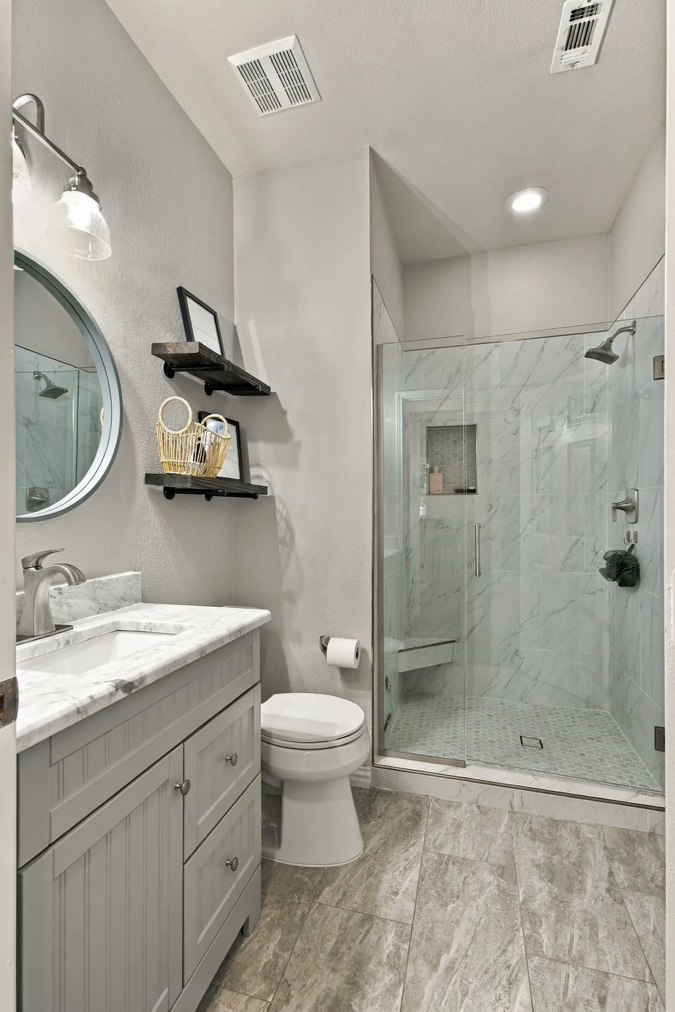 Single Family Residence For Sale in Collin County , 11251 Chaucer Drive, Frisco, Texas 75035, 4 Bedroom, 3 Bathroom, 2 Garage spaces, 1,901 Sqft, built in 2003, mls#21396838, Real Estate Agent in Frisco, Homes For Sale in Collin county, Homes For Sale in Frisco, Realtor in Frisco Texas, Real Estate Brokerage Independent Realty Texas, Luminita Cordes Realtor