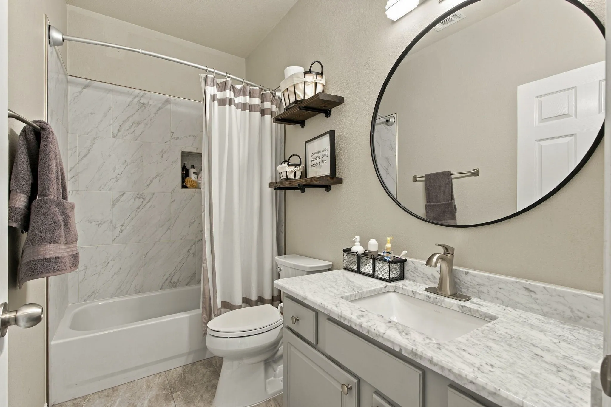 Single Family Residence For Sale in Collin County , 11251 Chaucer Drive, Frisco, Texas 75035, 4 Bedroom, 3 Bathroom, 2 Garage spaces, 1,901 Sqft, built in 2003, mls#21396838, Real Estate Agent in Frisco, Homes For Sale in Collin county, Homes For Sale in Frisco, Realtor in Frisco Texas, Real Estate Brokerage Independent Realty Texas, Luminita Cordes Realtor