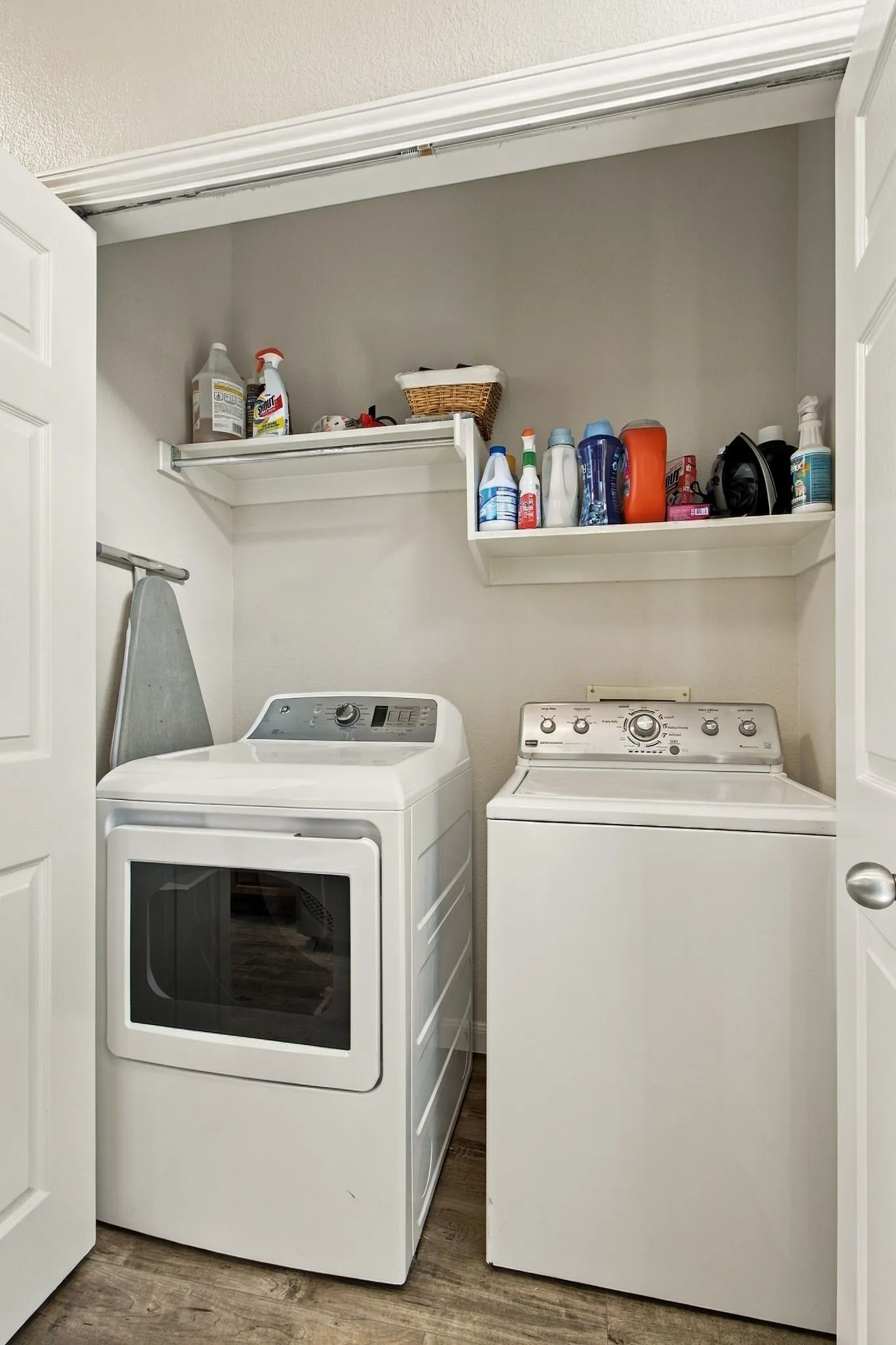 Single Family Residence For Sale in Collin County , 11251 Chaucer Drive, Frisco, Texas 75035, 4 Bedroom, 3 Bathroom, 2 Garage spaces, 1,901 Sqft, built in 2003, mls#21396838, Real Estate Agent in Frisco, Homes For Sale in Collin county, Homes For Sale in Frisco, Realtor in Frisco Texas, Real Estate Brokerage Independent Realty Texas, Luminita Cordes Realtor