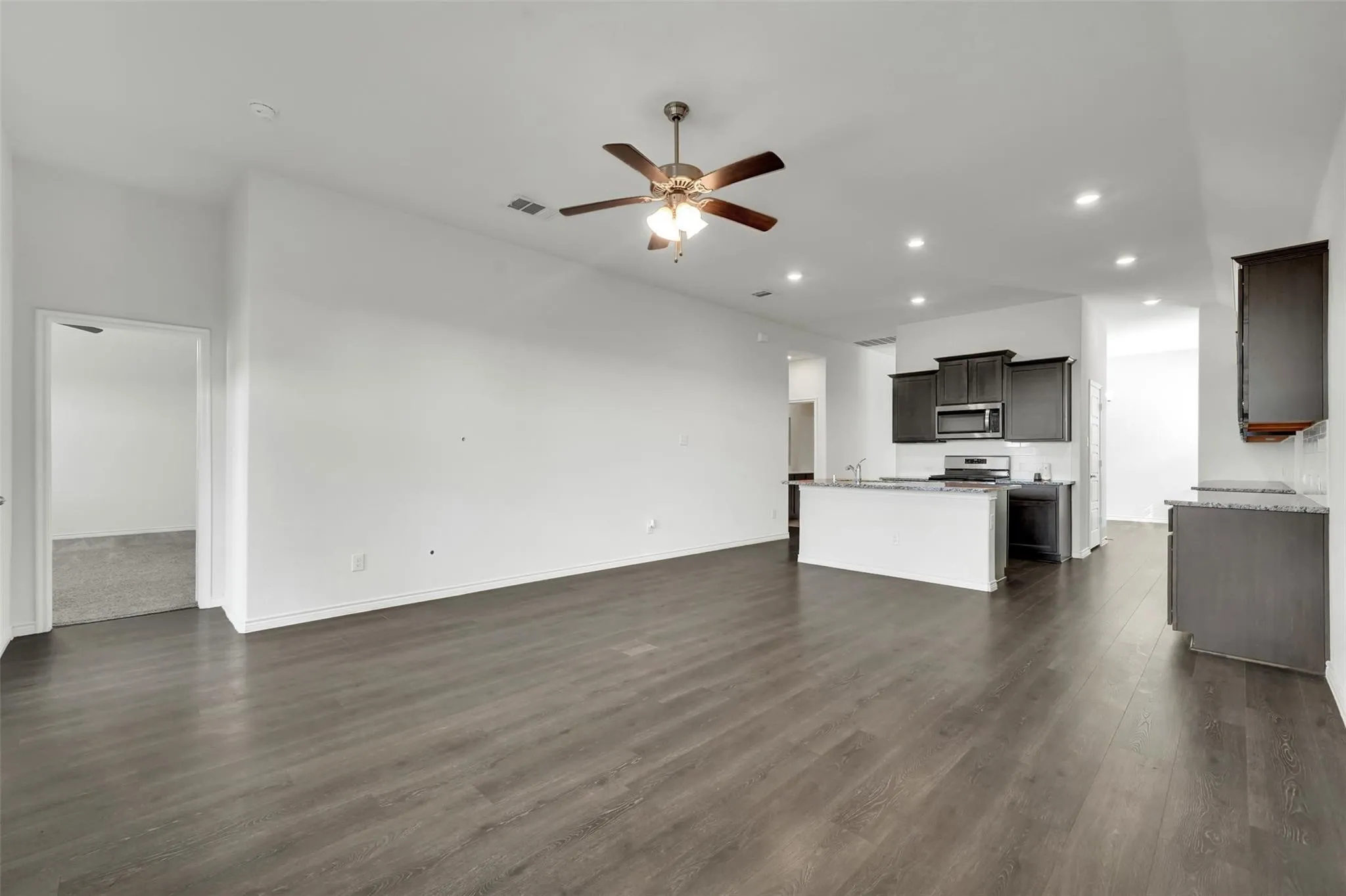 Single Family Residence For Rent in Rockwall County , 484 Declaration Way, Fate, Texas 75189, 4 Bedroom, 2 Bathroom, 2 Garage spaces, 2,161 Sqft, built in 2021, mls#21399555, Real Estate Agent in Fate, Homes For Rent in Rockwall county, Homes For Rent in Fate, Realtor in Fate Texas, Real Estate Brokerage Independent Realty Texas, Luminita Cordes Realtor