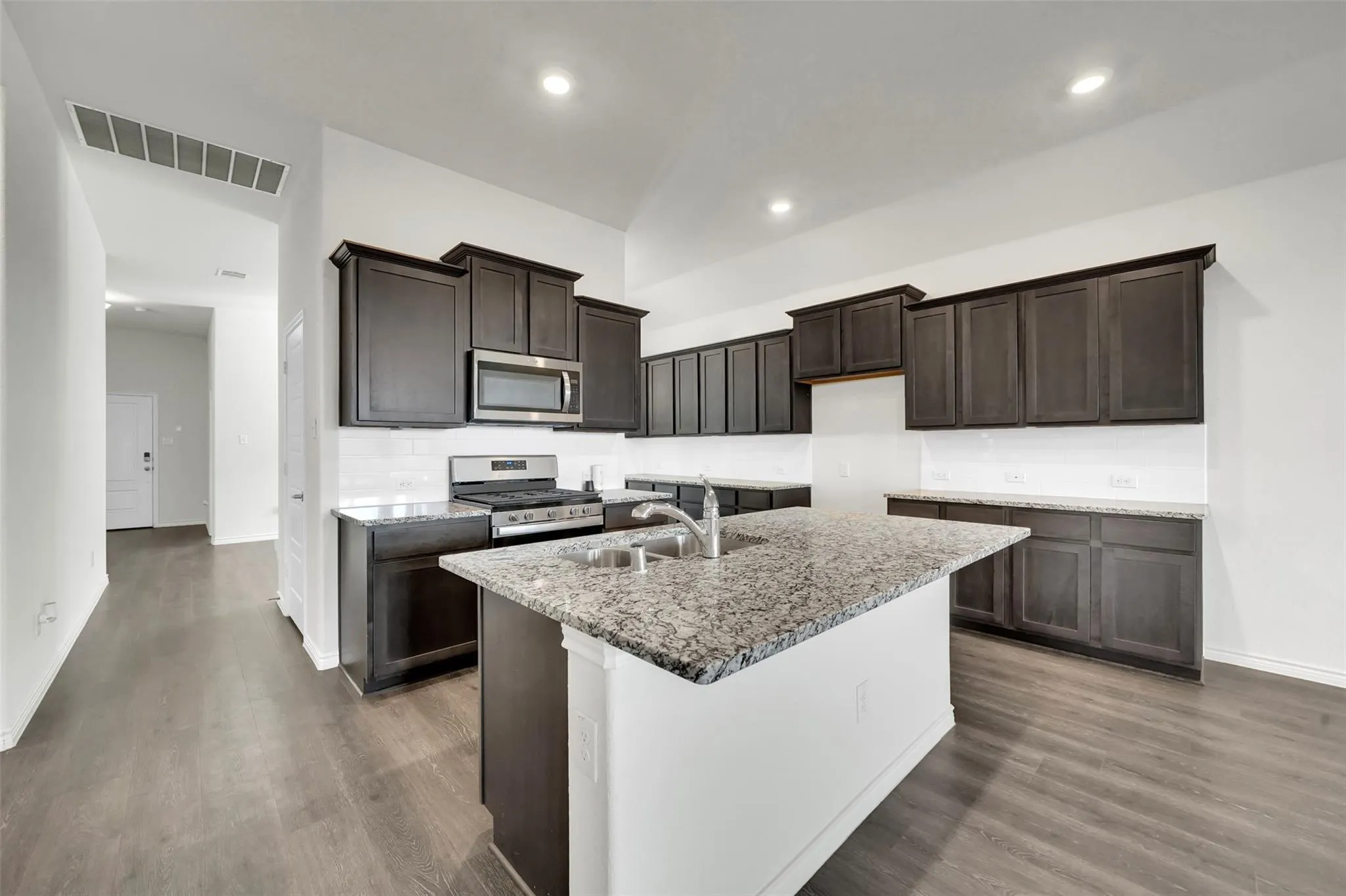 Single Family Residence For Rent in Rockwall County , 484 Declaration Way, Fate, Texas 75189, 4 Bedroom, 2 Bathroom, 2 Garage spaces, 2,161 Sqft, built in 2021, mls#21399555, Real Estate Agent in Fate, Homes For Rent in Rockwall county, Homes For Rent in Fate, Realtor in Fate Texas, Real Estate Brokerage Independent Realty Texas, Luminita Cordes Realtor