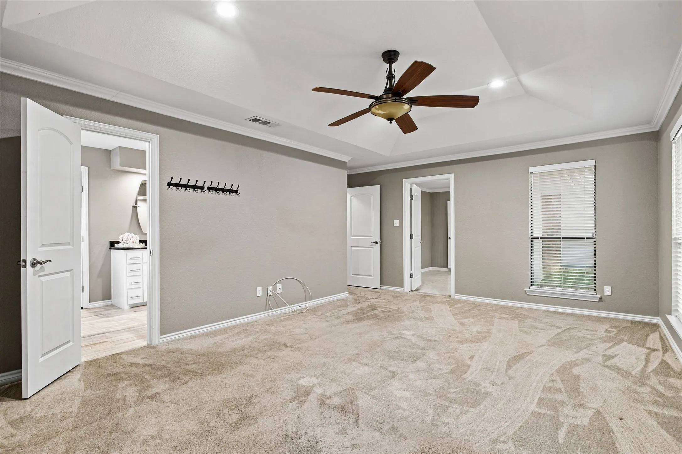 Single Family Residence For Sale in Tarrant County , 2708 Citadel Drive, Arlington, Texas 76012, 3 Bedroom, 2 Bathroom, 2 Garage spaces, 2,162 Sqft, built in 1984, mls#21394986, Real Estate Agent in Arlington, Homes For Sale in Tarrant county, Homes For Sale in Arlington, Realtor in Arlington Texas, Real Estate Brokerage Independent Realty Texas, Luminita Cordes Realtor