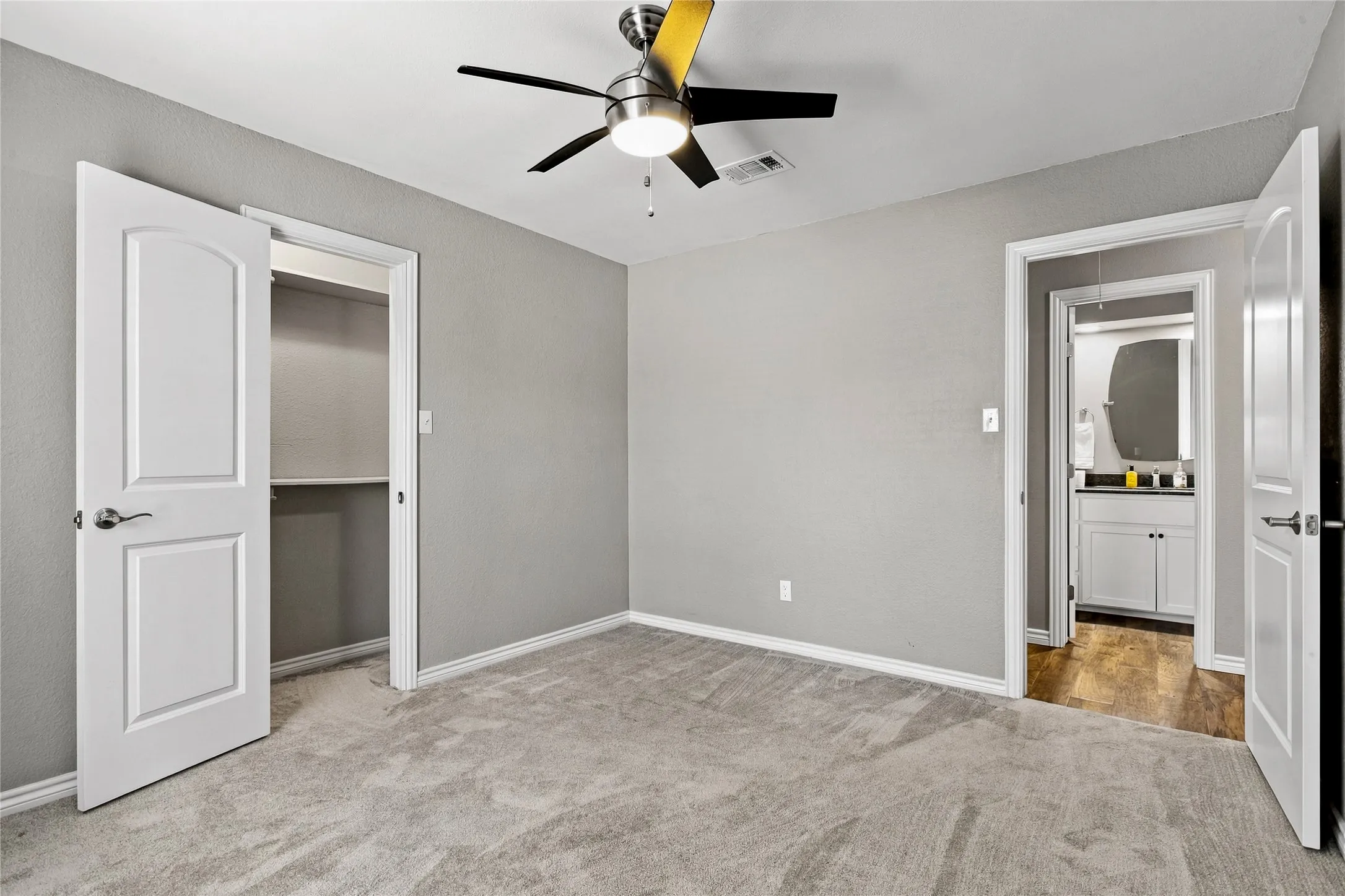 Single Family Residence For Sale in Tarrant County , 2708 Citadel Drive, Arlington, Texas 76012, 3 Bedroom, 2 Bathroom, 2 Garage spaces, 2,162 Sqft, built in 1984, mls#21394986, Real Estate Agent in Arlington, Homes For Sale in Tarrant county, Homes For Sale in Arlington, Realtor in Arlington Texas, Real Estate Brokerage Independent Realty Texas, Luminita Cordes Realtor