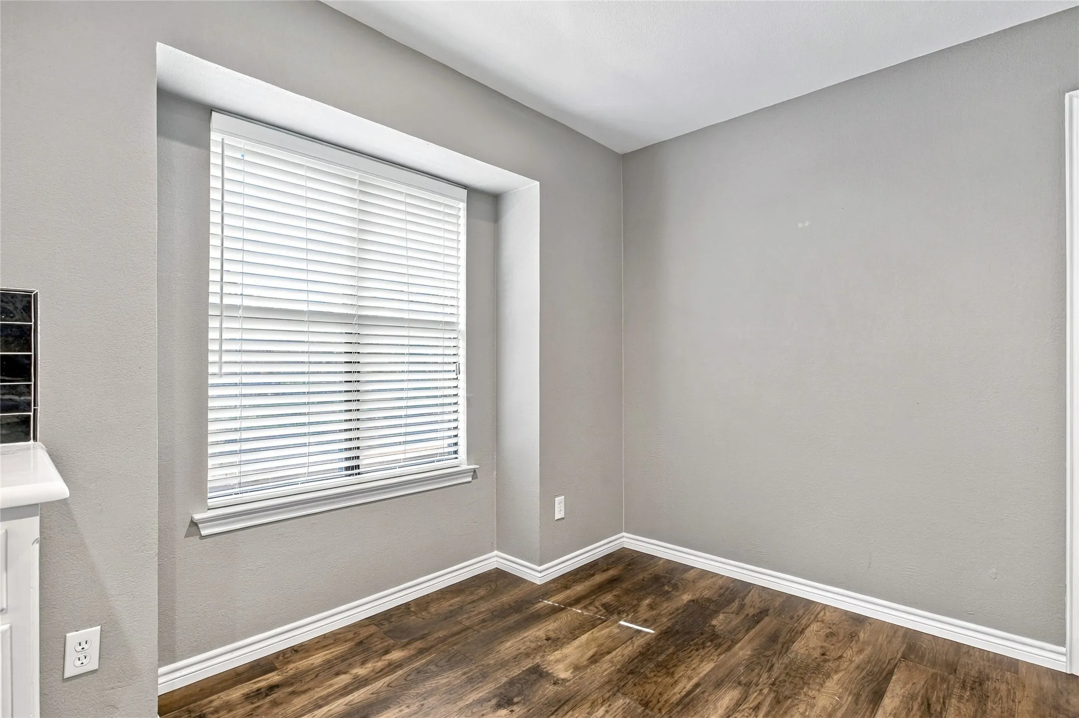Single Family Residence For Sale in Tarrant County , 2708 Citadel Drive, Arlington, Texas 76012, 3 Bedroom, 2 Bathroom, 2 Garage spaces, 2,162 Sqft, built in 1984, mls#21394986, Real Estate Agent in Arlington, Homes For Sale in Tarrant county, Homes For Sale in Arlington, Realtor in Arlington Texas, Real Estate Brokerage Independent Realty Texas, Luminita Cordes Realtor