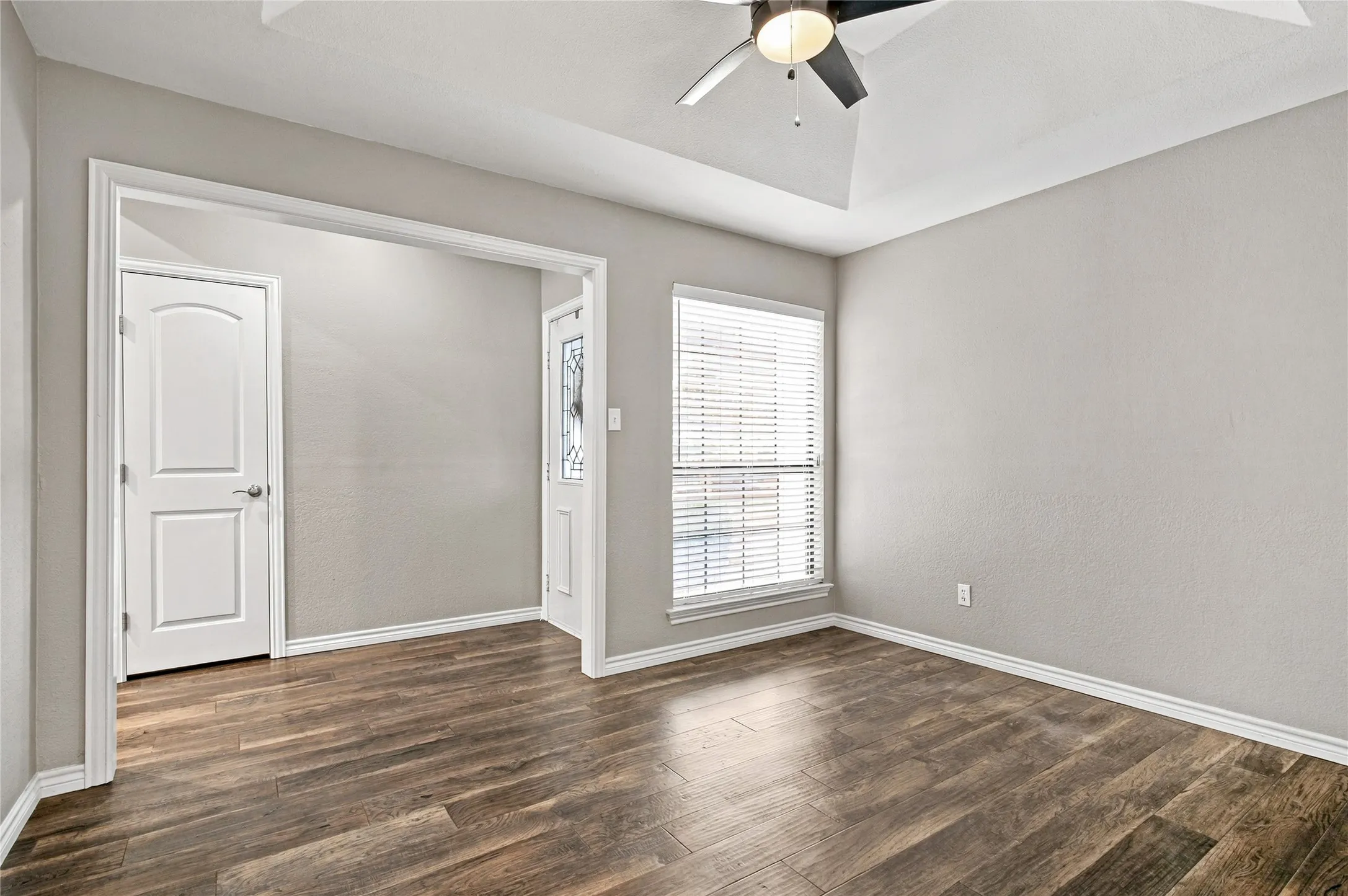 Single Family Residence For Sale in Tarrant County , 2708 Citadel Drive, Arlington, Texas 76012, 3 Bedroom, 2 Bathroom, 2 Garage spaces, 2,162 Sqft, built in 1984, mls#21394986, Real Estate Agent in Arlington, Homes For Sale in Tarrant county, Homes For Sale in Arlington, Realtor in Arlington Texas, Real Estate Brokerage Independent Realty Texas, Luminita Cordes Realtor
