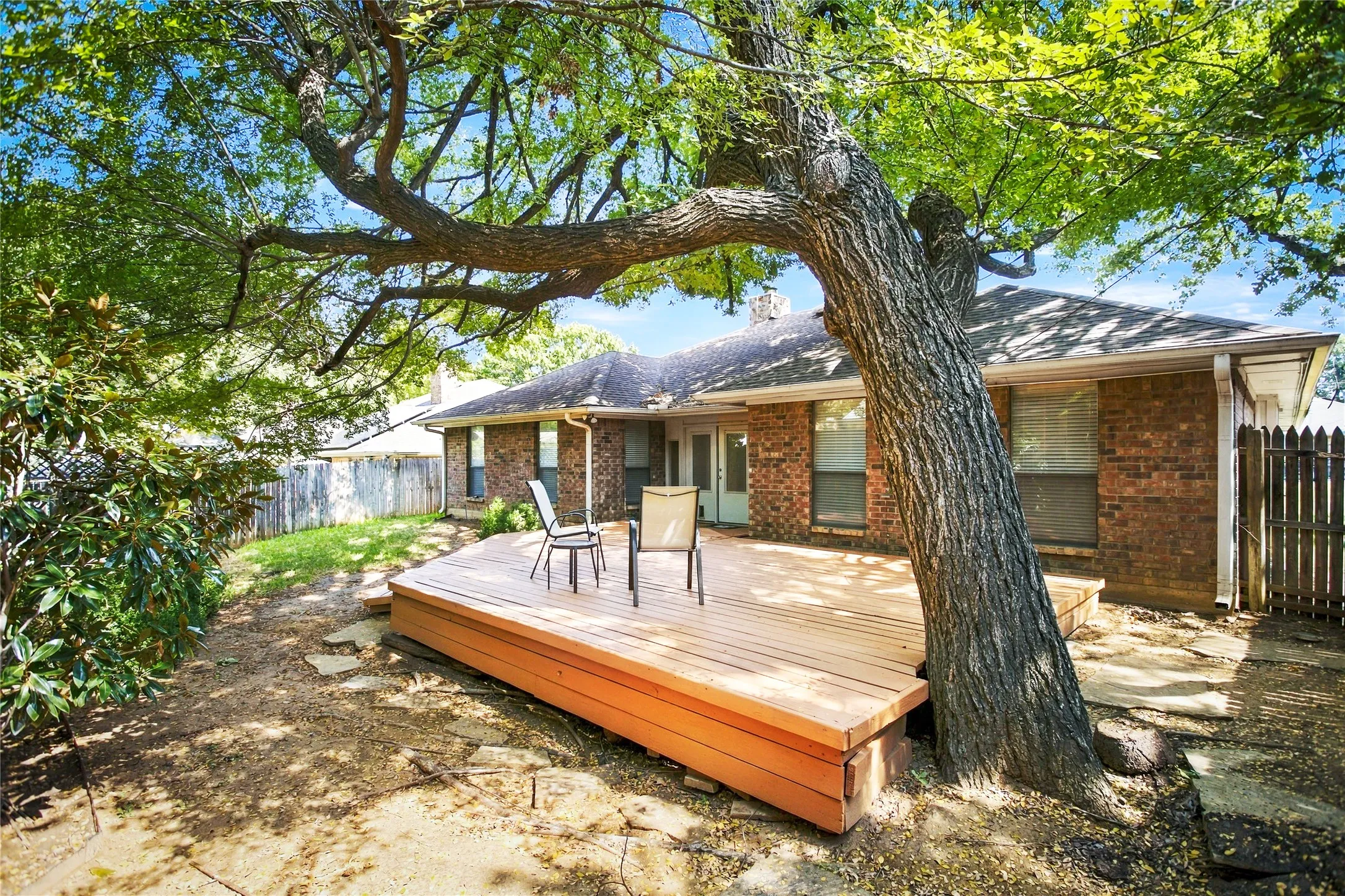 Single Family Residence For Sale in Tarrant County , 2708 Citadel Drive, Arlington, Texas 76012, 3 Bedroom, 2 Bathroom, 2 Garage spaces, 2,162 Sqft, built in 1984, mls#21394986, Real Estate Agent in Arlington, Homes For Sale in Tarrant county, Homes For Sale in Arlington, Realtor in Arlington Texas, Real Estate Brokerage Independent Realty Texas, Luminita Cordes Realtor
