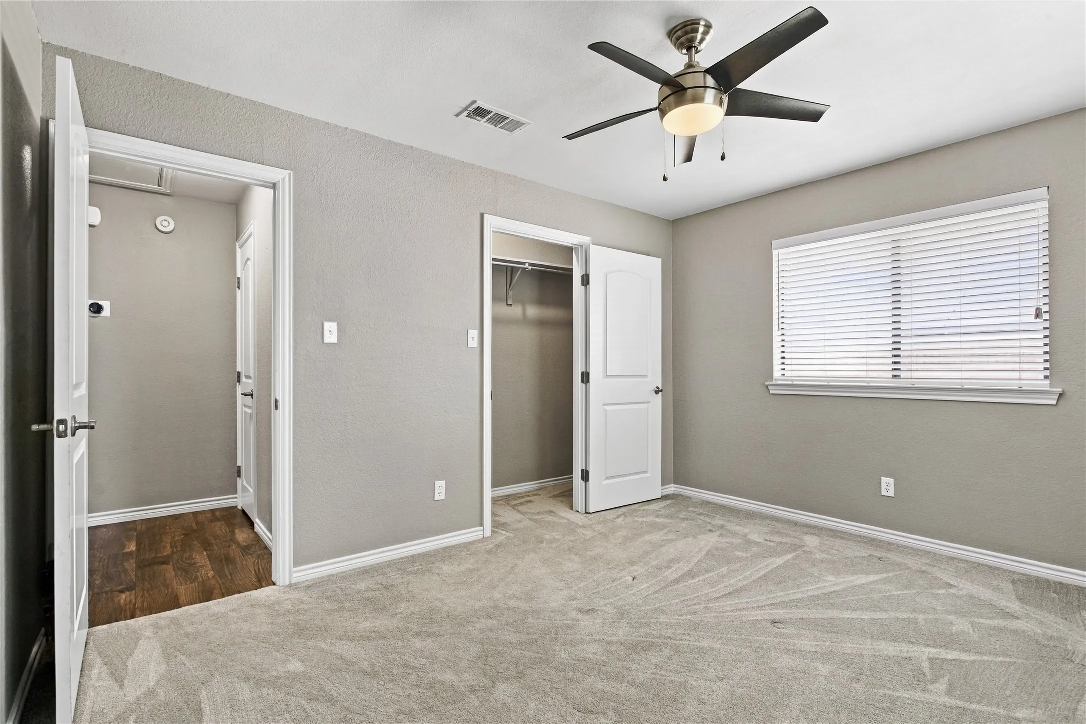 Single Family Residence For Sale in Tarrant County , 2708 Citadel Drive, Arlington, Texas 76012, 3 Bedroom, 2 Bathroom, 2 Garage spaces, 2,162 Sqft, built in 1984, mls#21394986, Real Estate Agent in Arlington, Homes For Sale in Tarrant county, Homes For Sale in Arlington, Realtor in Arlington Texas, Real Estate Brokerage Independent Realty Texas, Luminita Cordes Realtor