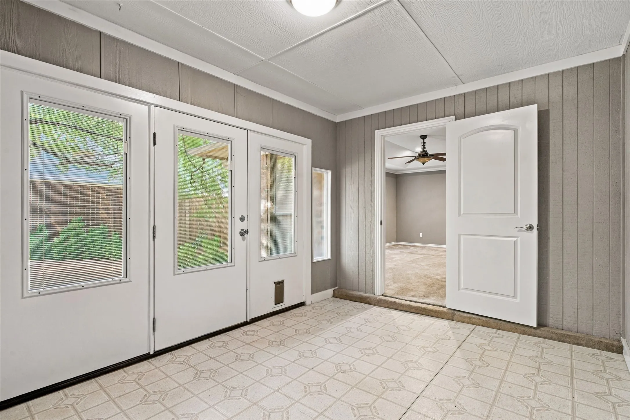 Single Family Residence For Sale in Tarrant County , 2708 Citadel Drive, Arlington, Texas 76012, 3 Bedroom, 2 Bathroom, 2 Garage spaces, 2,162 Sqft, built in 1984, mls#21394986, Real Estate Agent in Arlington, Homes For Sale in Tarrant county, Homes For Sale in Arlington, Realtor in Arlington Texas, Real Estate Brokerage Independent Realty Texas, Luminita Cordes Realtor