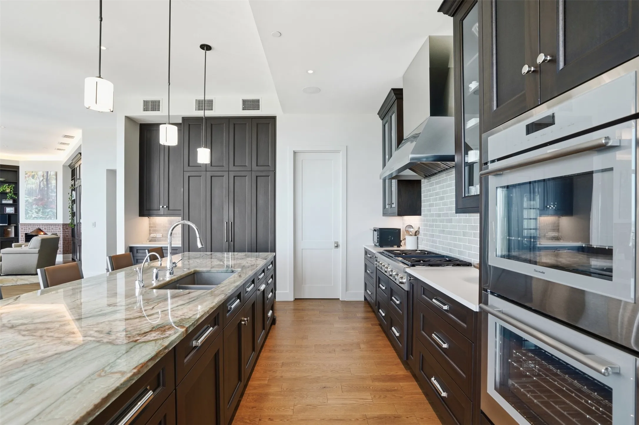 Condominium For Rent in Tarrant County , 500 Throckmorton Street 3601, Fort Worth, Texas 76102, 4 Bedroom, 5 Bathroom, 3 Garage spaces, 4,577 Sqft, built in 1972, mls#21400745, Real Estate Agent in Fort Worth, Homes For Rent in Tarrant county, Homes For Rent in Fort Worth, Realtor in Fort Worth Texas, Real Estate Brokerage Independent Realty Texas, Luminita Cordes Realtor