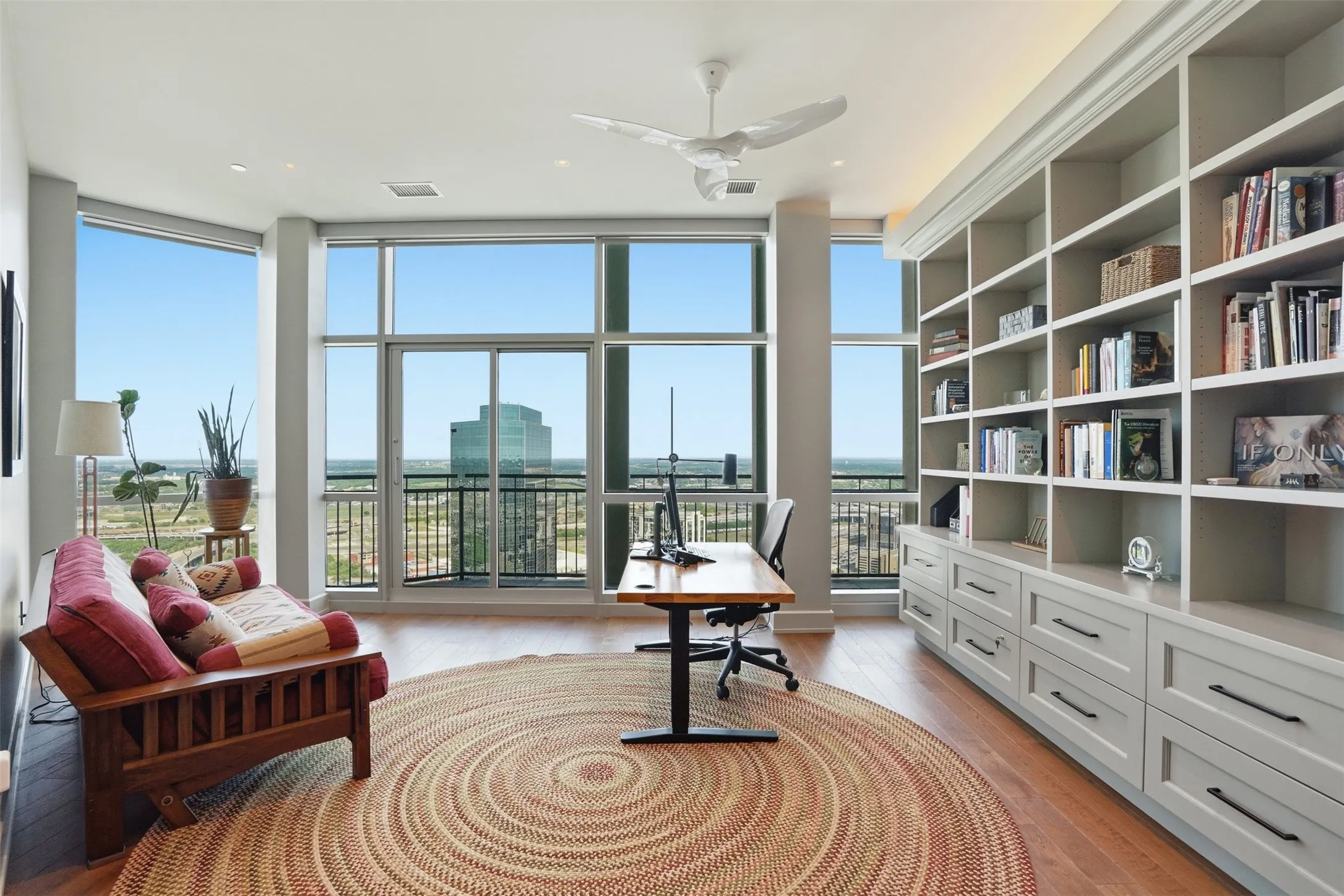 Condominium For Rent in Tarrant County , 500 Throckmorton Street 3601, Fort Worth, Texas 76102, 4 Bedroom, 5 Bathroom, 3 Garage spaces, 4,577 Sqft, built in 1972, mls#21400745, Real Estate Agent in Fort Worth, Homes For Rent in Tarrant county, Homes For Rent in Fort Worth, Realtor in Fort Worth Texas, Real Estate Brokerage Independent Realty Texas, Luminita Cordes Realtor
