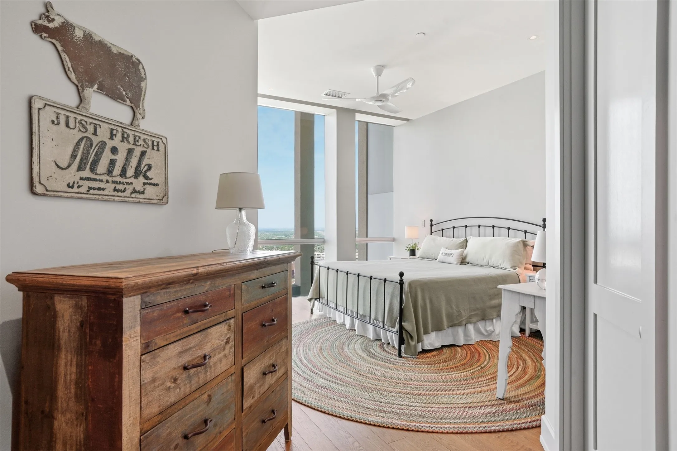 Condominium For Rent in Tarrant County , 500 Throckmorton Street 3601, Fort Worth, Texas 76102, 4 Bedroom, 5 Bathroom, 3 Garage spaces, 4,577 Sqft, built in 1972, mls#21400745, Real Estate Agent in Fort Worth, Homes For Rent in Tarrant county, Homes For Rent in Fort Worth, Realtor in Fort Worth Texas, Real Estate Brokerage Independent Realty Texas, Luminita Cordes Realtor