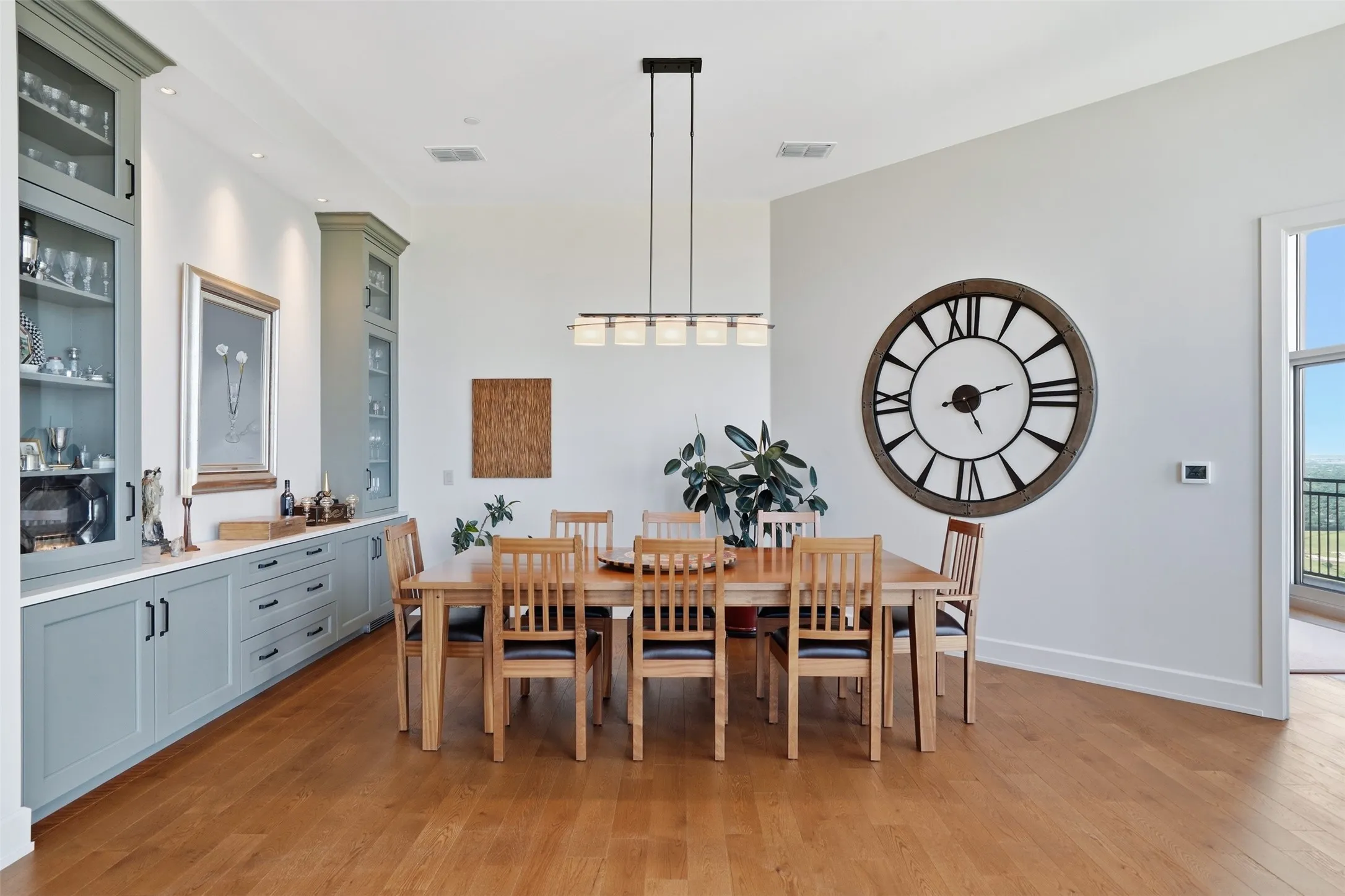 Condominium For Rent in Tarrant County , 500 Throckmorton Street 3601, Fort Worth, Texas 76102, 4 Bedroom, 5 Bathroom, 3 Garage spaces, 4,577 Sqft, built in 1972, mls#21400745, Real Estate Agent in Fort Worth, Homes For Rent in Tarrant county, Homes For Rent in Fort Worth, Realtor in Fort Worth Texas, Real Estate Brokerage Independent Realty Texas, Luminita Cordes Realtor
