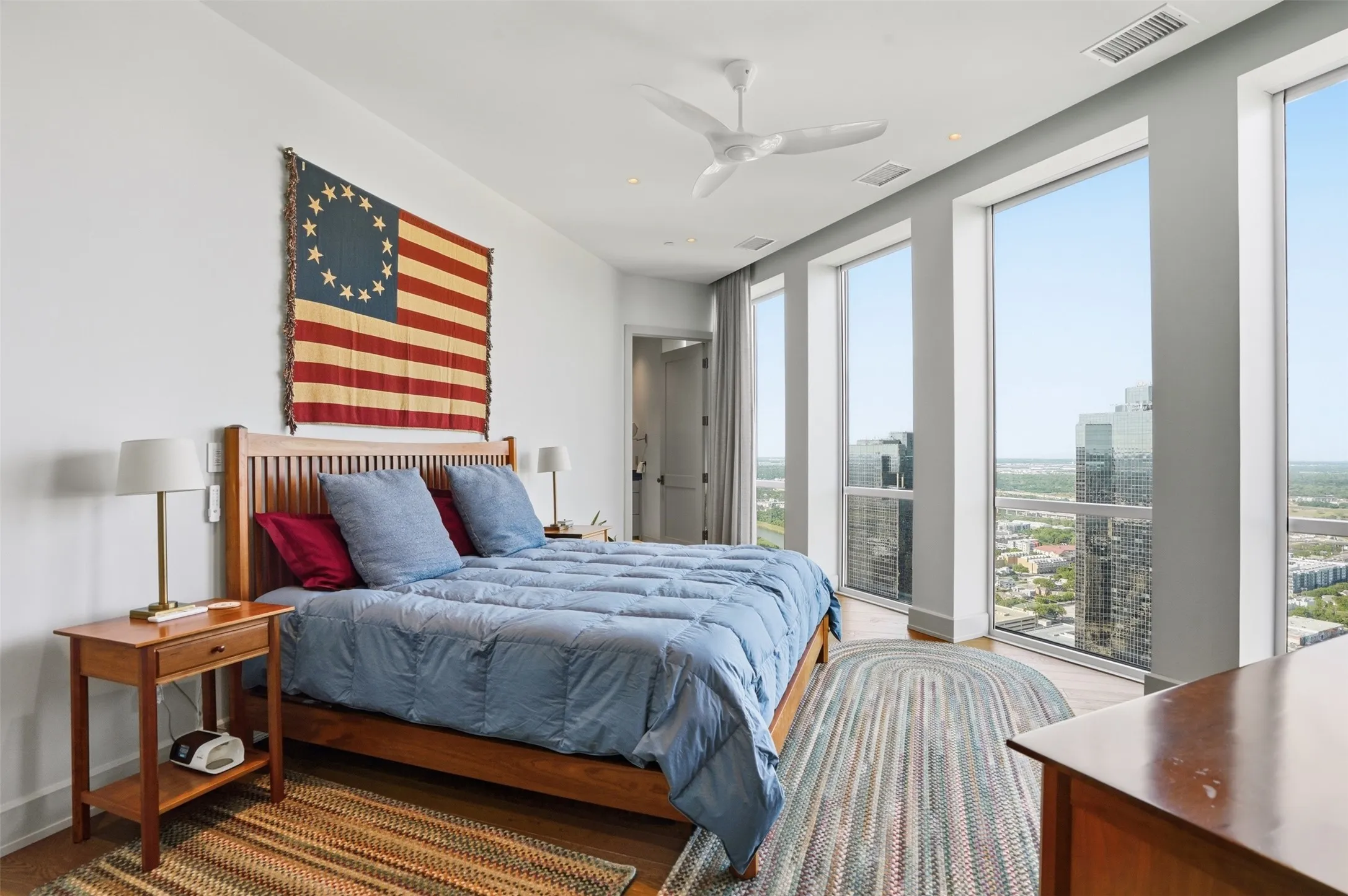 Condominium For Rent in Tarrant County , 500 Throckmorton Street 3601, Fort Worth, Texas 76102, 4 Bedroom, 5 Bathroom, 3 Garage spaces, 4,577 Sqft, built in 1972, mls#21400745, Real Estate Agent in Fort Worth, Homes For Rent in Tarrant county, Homes For Rent in Fort Worth, Realtor in Fort Worth Texas, Real Estate Brokerage Independent Realty Texas, Luminita Cordes Realtor