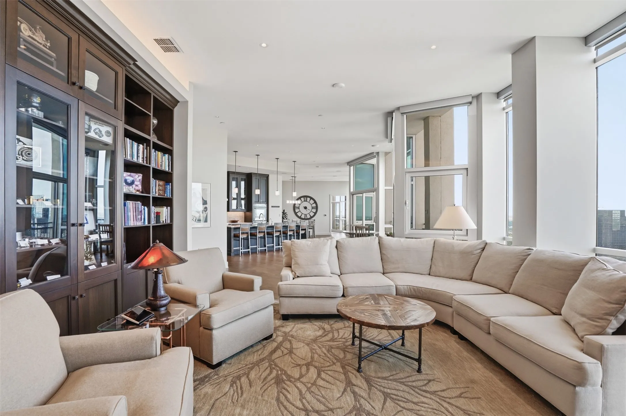 Condominium For Rent in Tarrant County , 500 Throckmorton Street 3601, Fort Worth, Texas 76102, 4 Bedroom, 5 Bathroom, 3 Garage spaces, 4,577 Sqft, built in 1972, mls#21400745, Real Estate Agent in Fort Worth, Homes For Rent in Tarrant county, Homes For Rent in Fort Worth, Realtor in Fort Worth Texas, Real Estate Brokerage Independent Realty Texas, Luminita Cordes Realtor