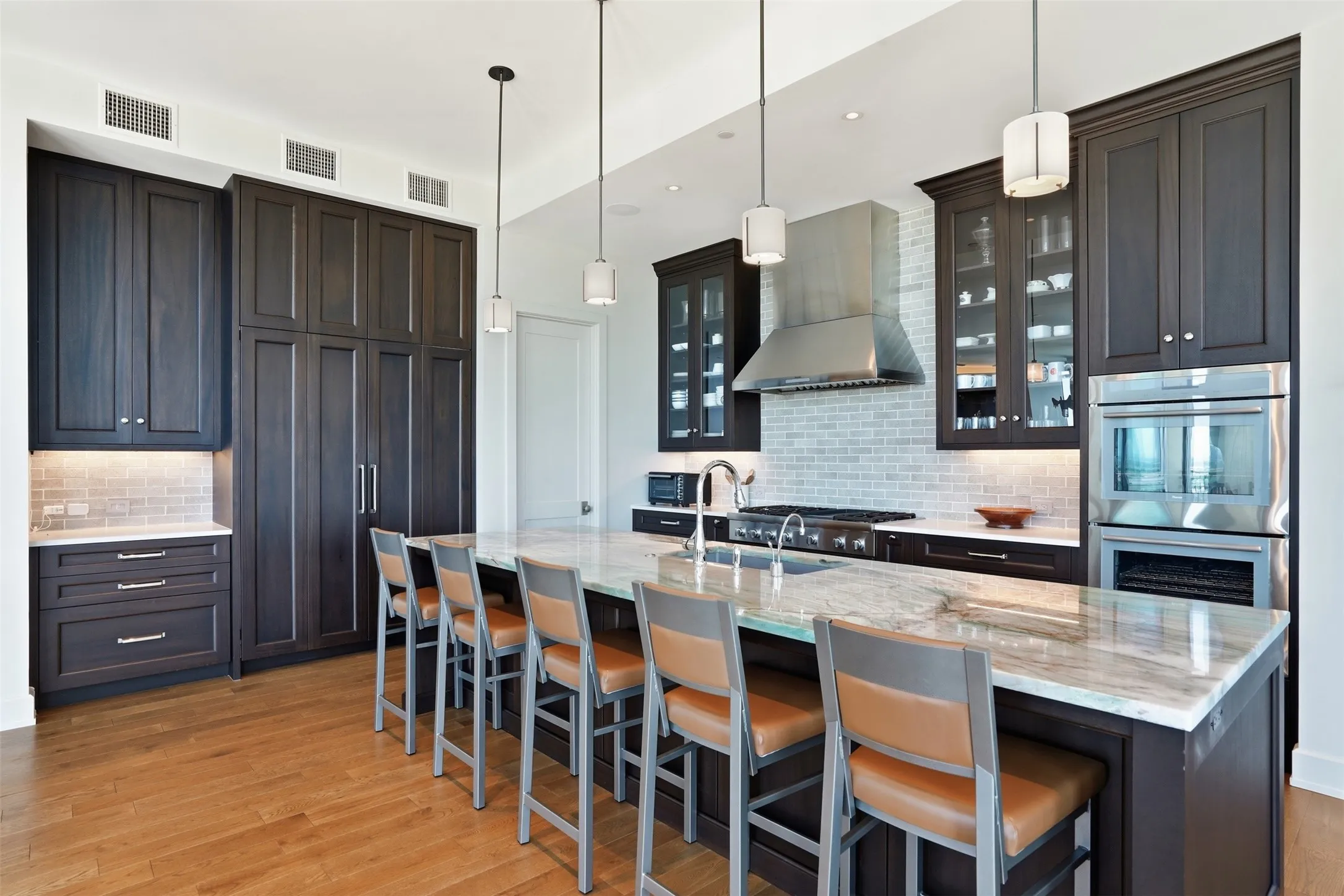 Condominium For Rent in Tarrant County , 500 Throckmorton Street 3601, Fort Worth, Texas 76102, 4 Bedroom, 5 Bathroom, 3 Garage spaces, 4,577 Sqft, built in 1972, mls#21400745, Real Estate Agent in Fort Worth, Homes For Rent in Tarrant county, Homes For Rent in Fort Worth, Realtor in Fort Worth Texas, Real Estate Brokerage Independent Realty Texas, Luminita Cordes Realtor