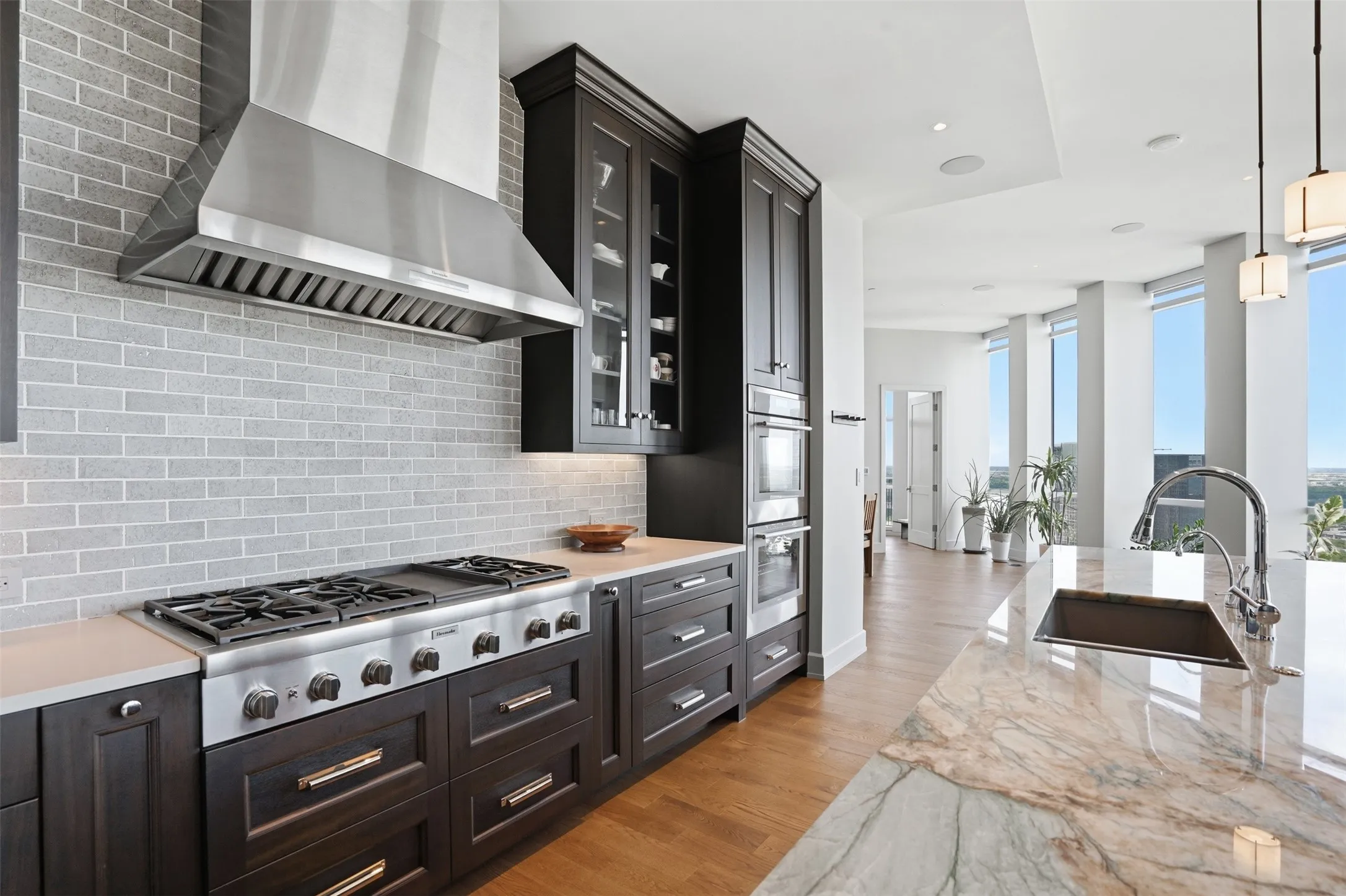 Condominium For Rent in Tarrant County , 500 Throckmorton Street 3601, Fort Worth, Texas 76102, 4 Bedroom, 5 Bathroom, 3 Garage spaces, 4,577 Sqft, built in 1972, mls#21400745, Real Estate Agent in Fort Worth, Homes For Rent in Tarrant county, Homes For Rent in Fort Worth, Realtor in Fort Worth Texas, Real Estate Brokerage Independent Realty Texas, Luminita Cordes Realtor