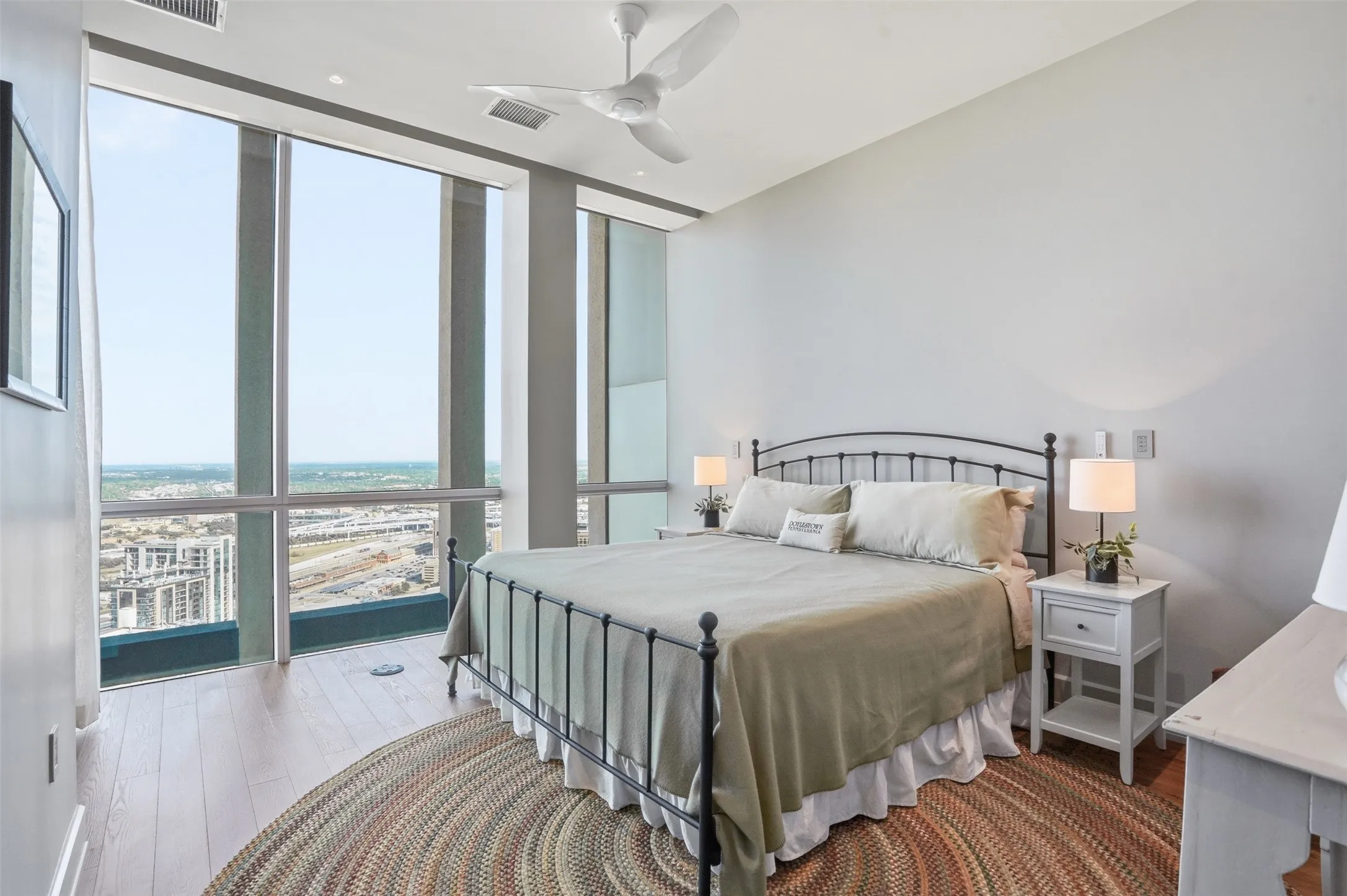 Condominium For Rent in Tarrant County , 500 Throckmorton Street 3601, Fort Worth, Texas 76102, 4 Bedroom, 5 Bathroom, 3 Garage spaces, 4,577 Sqft, built in 1972, mls#21400745, Real Estate Agent in Fort Worth, Homes For Rent in Tarrant county, Homes For Rent in Fort Worth, Realtor in Fort Worth Texas, Real Estate Brokerage Independent Realty Texas, Luminita Cordes Realtor