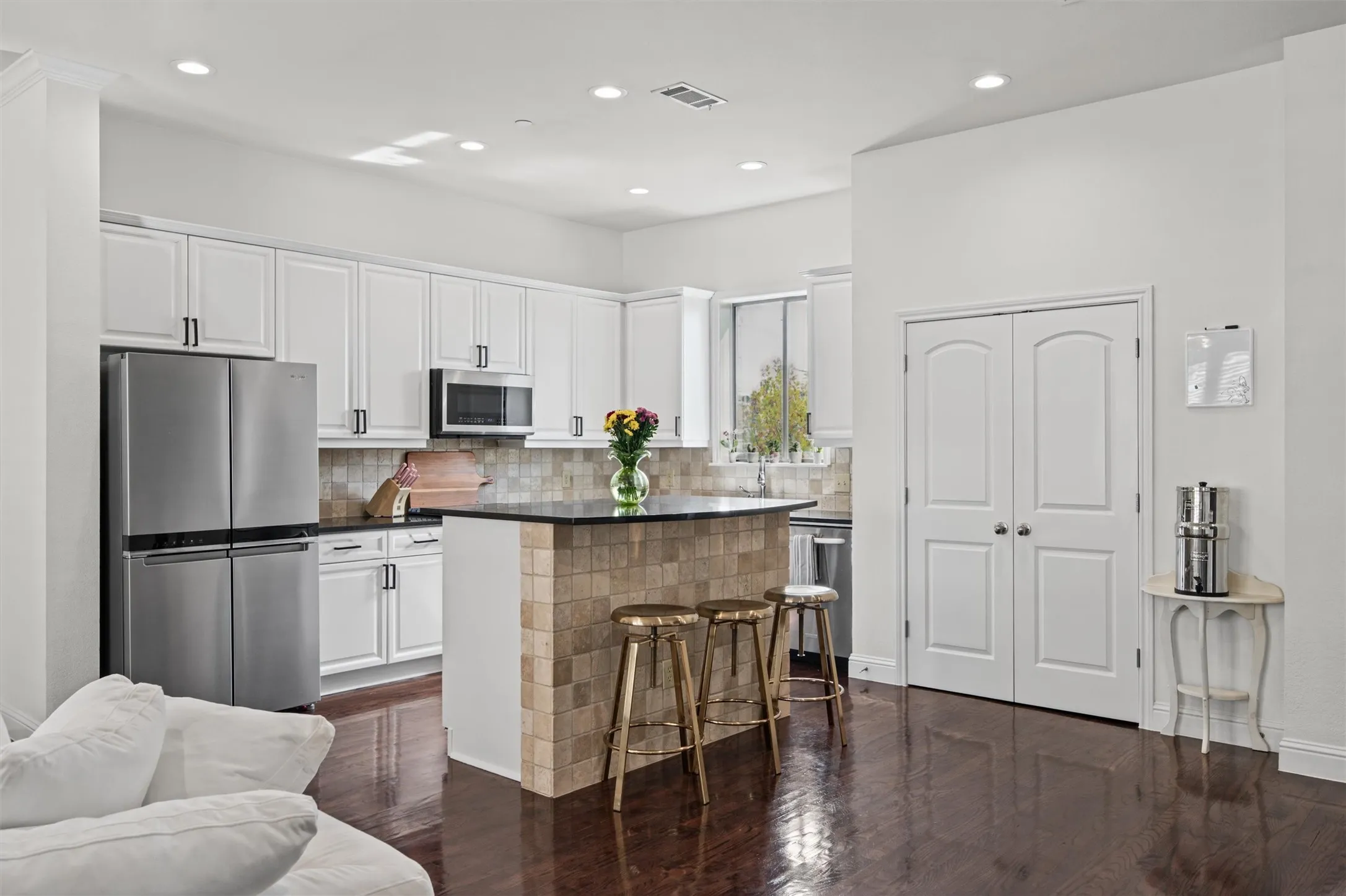 Condominium For Rent in Dallas County , 4230 Travis Street 16, Dallas, Texas 75205, 2 Bedroom, 3 Bathroom, 2 Garage spaces, 1,437 Sqft, built in 2007, mls#21400117, Real Estate Agent in Dallas, Homes For Rent in Dallas county, Homes For Rent in Dallas, Realtor in Dallas Texas, Real Estate Brokerage Independent Realty Texas, Luminita Cordes Realtor