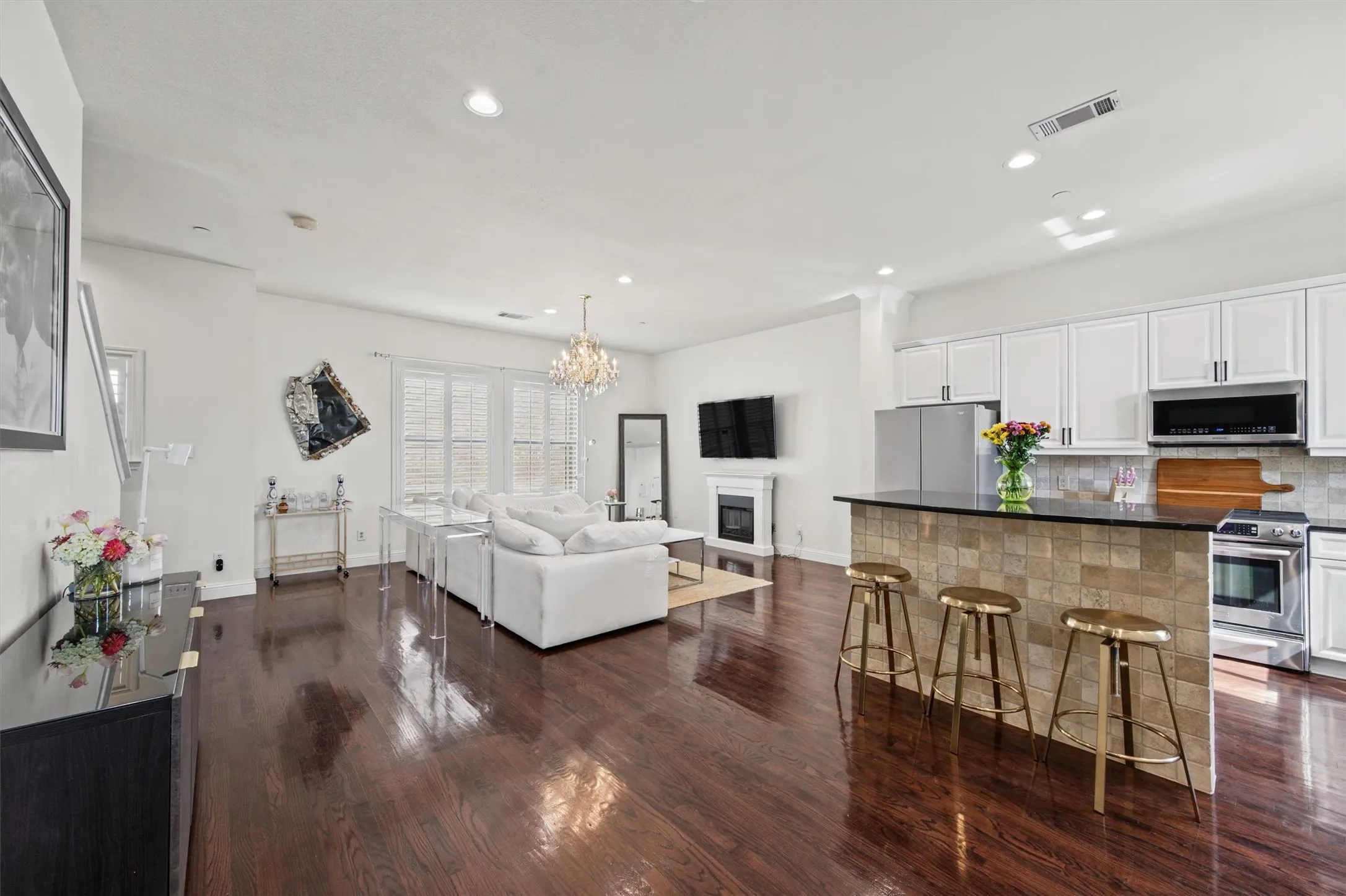 Condominium For Rent in Dallas County , 4230 Travis Street 16, Dallas, Texas 75205, 2 Bedroom, 3 Bathroom, 2 Garage spaces, 1,437 Sqft, built in 2007, mls#21400117, Real Estate Agent in Dallas, Homes For Rent in Dallas county, Homes For Rent in Dallas, Realtor in Dallas Texas, Real Estate Brokerage Independent Realty Texas, Luminita Cordes Realtor