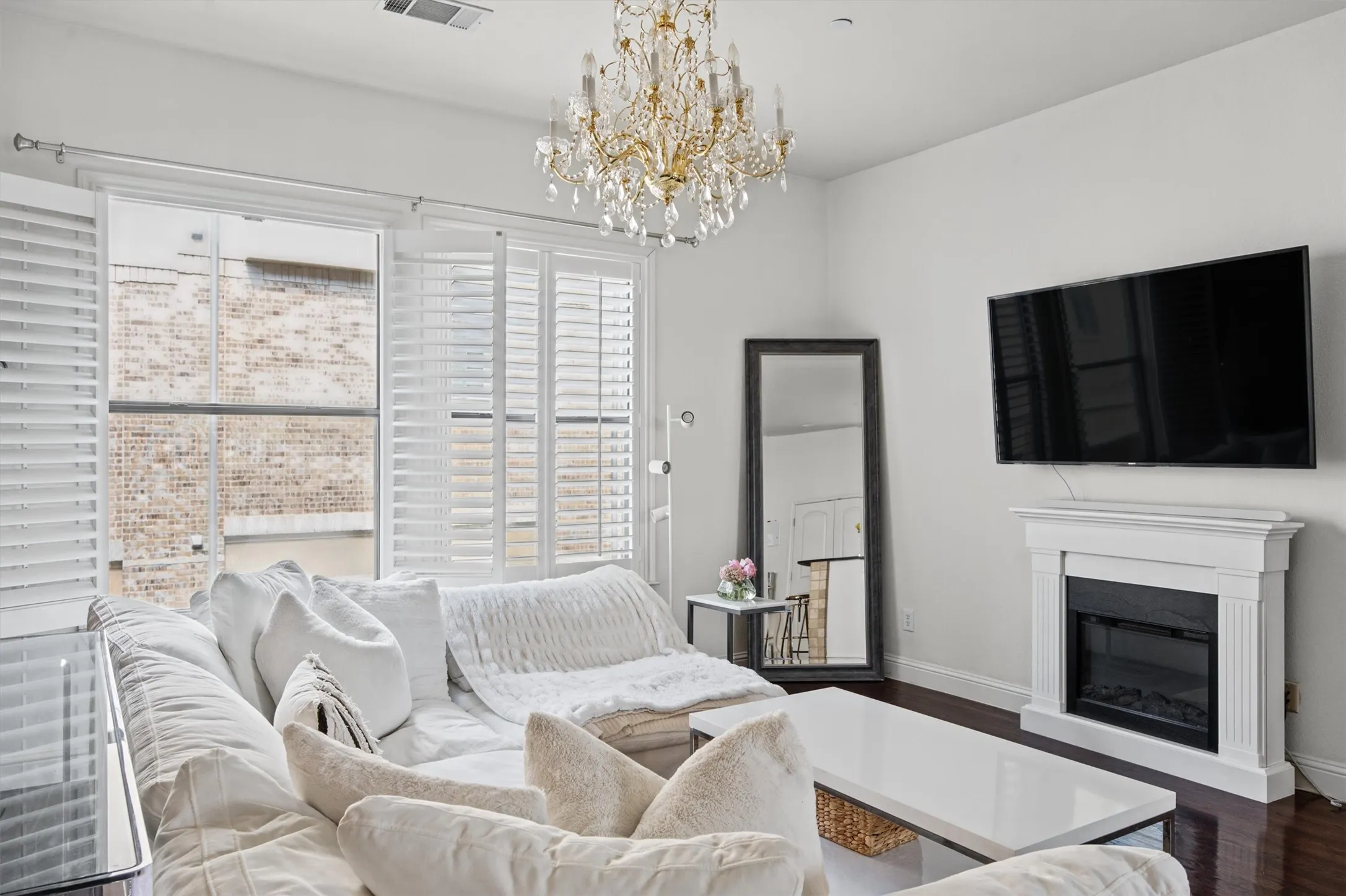 Condominium For Rent in Dallas County , 4230 Travis Street 16, Dallas, Texas 75205, 2 Bedroom, 3 Bathroom, 2 Garage spaces, 1,437 Sqft, built in 2007, mls#21400117, Real Estate Agent in Dallas, Homes For Rent in Dallas county, Homes For Rent in Dallas, Realtor in Dallas Texas, Real Estate Brokerage Independent Realty Texas, Luminita Cordes Realtor