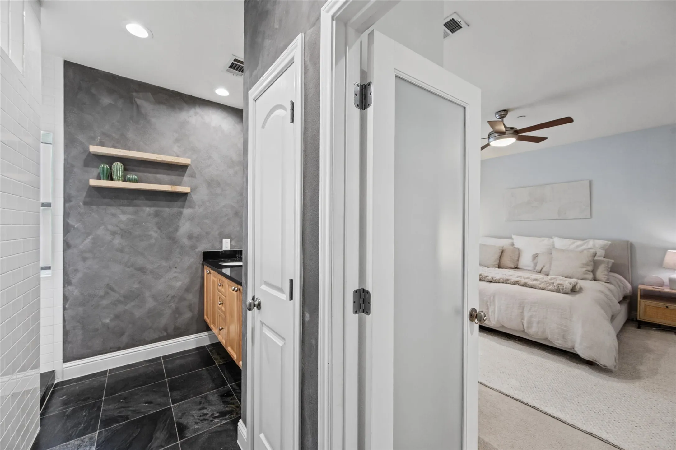 Condominium For Rent in Dallas County , 4230 Travis Street 16, Dallas, Texas 75205, 2 Bedroom, 3 Bathroom, 2 Garage spaces, 1,437 Sqft, built in 2007, mls#21400117, Real Estate Agent in Dallas, Homes For Rent in Dallas county, Homes For Rent in Dallas, Realtor in Dallas Texas, Real Estate Brokerage Independent Realty Texas, Luminita Cordes Realtor