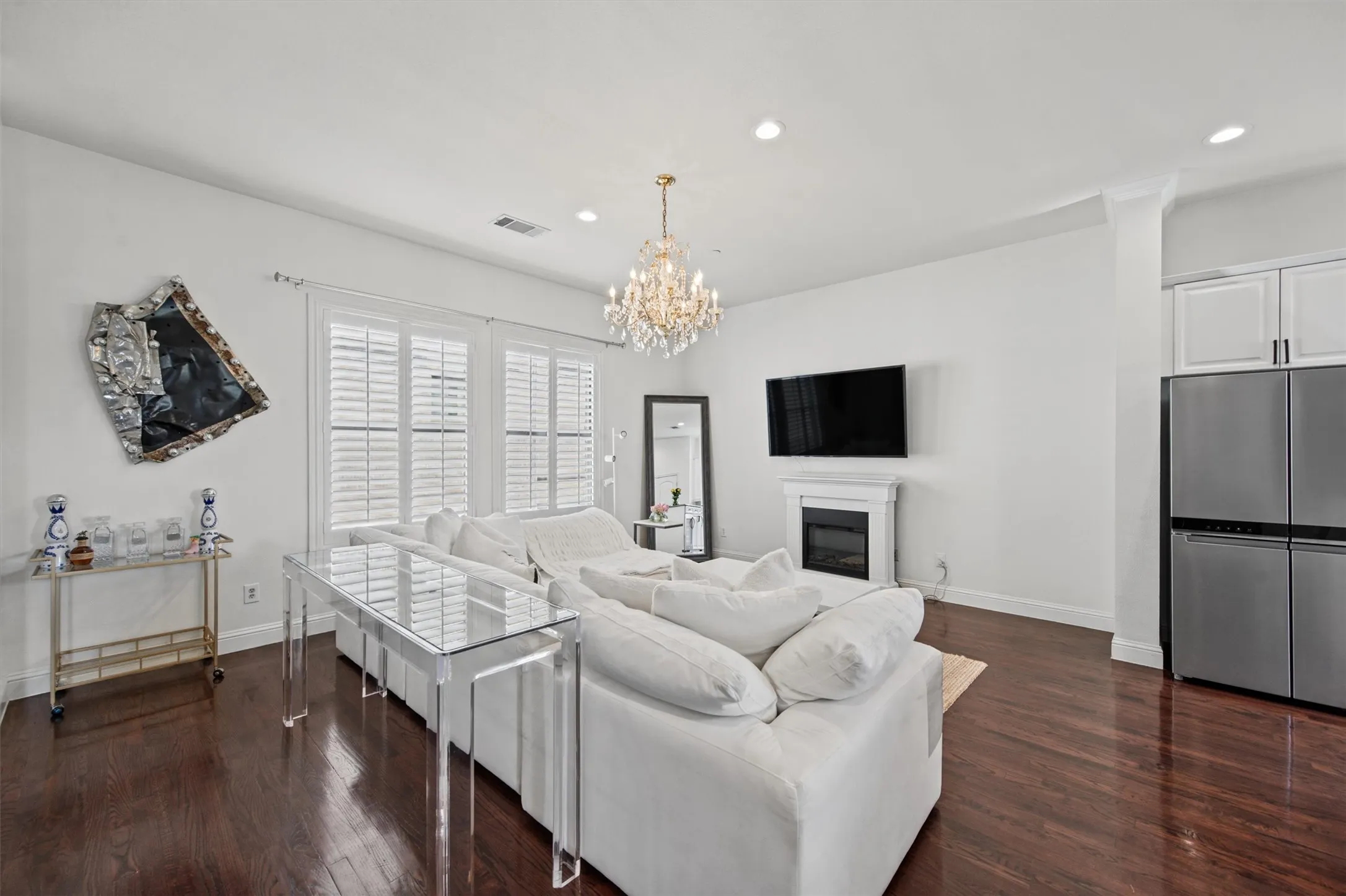 Condominium For Rent in Dallas County , 4230 Travis Street 16, Dallas, Texas 75205, 2 Bedroom, 3 Bathroom, 2 Garage spaces, 1,437 Sqft, built in 2007, mls#21400117, Real Estate Agent in Dallas, Homes For Rent in Dallas county, Homes For Rent in Dallas, Realtor in Dallas Texas, Real Estate Brokerage Independent Realty Texas, Luminita Cordes Realtor