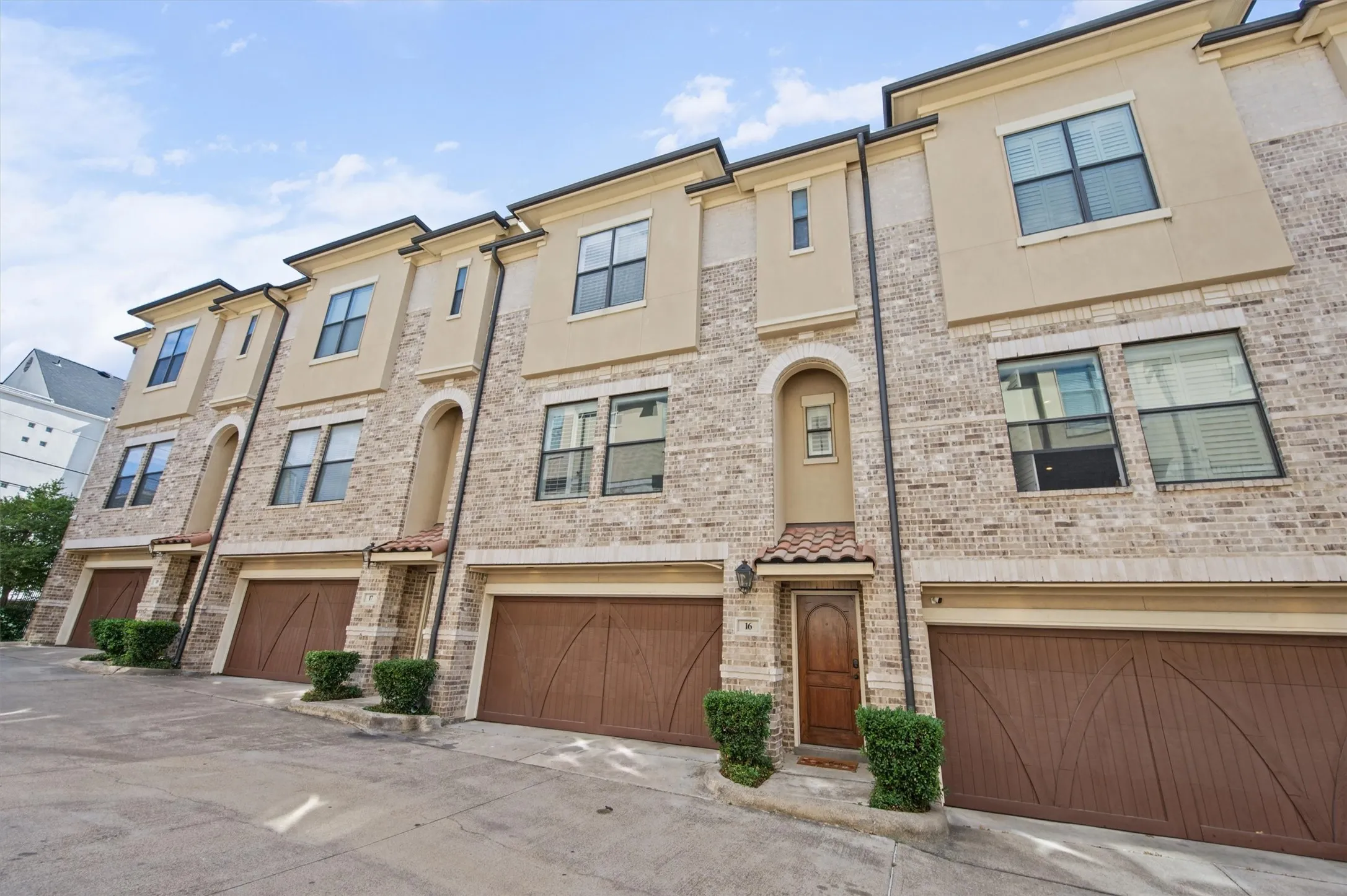 Condominium For Rent in Dallas County , 4230 Travis Street 16, Dallas, Texas 75205, 2 Bedroom, 3 Bathroom, 2 Garage spaces, 1,437 Sqft, built in 2007, mls#21400117, Real Estate Agent in Dallas, Homes For Rent in Dallas county, Homes For Rent in Dallas, Realtor in Dallas Texas, Real Estate Brokerage Independent Realty Texas, Luminita Cordes Realtor