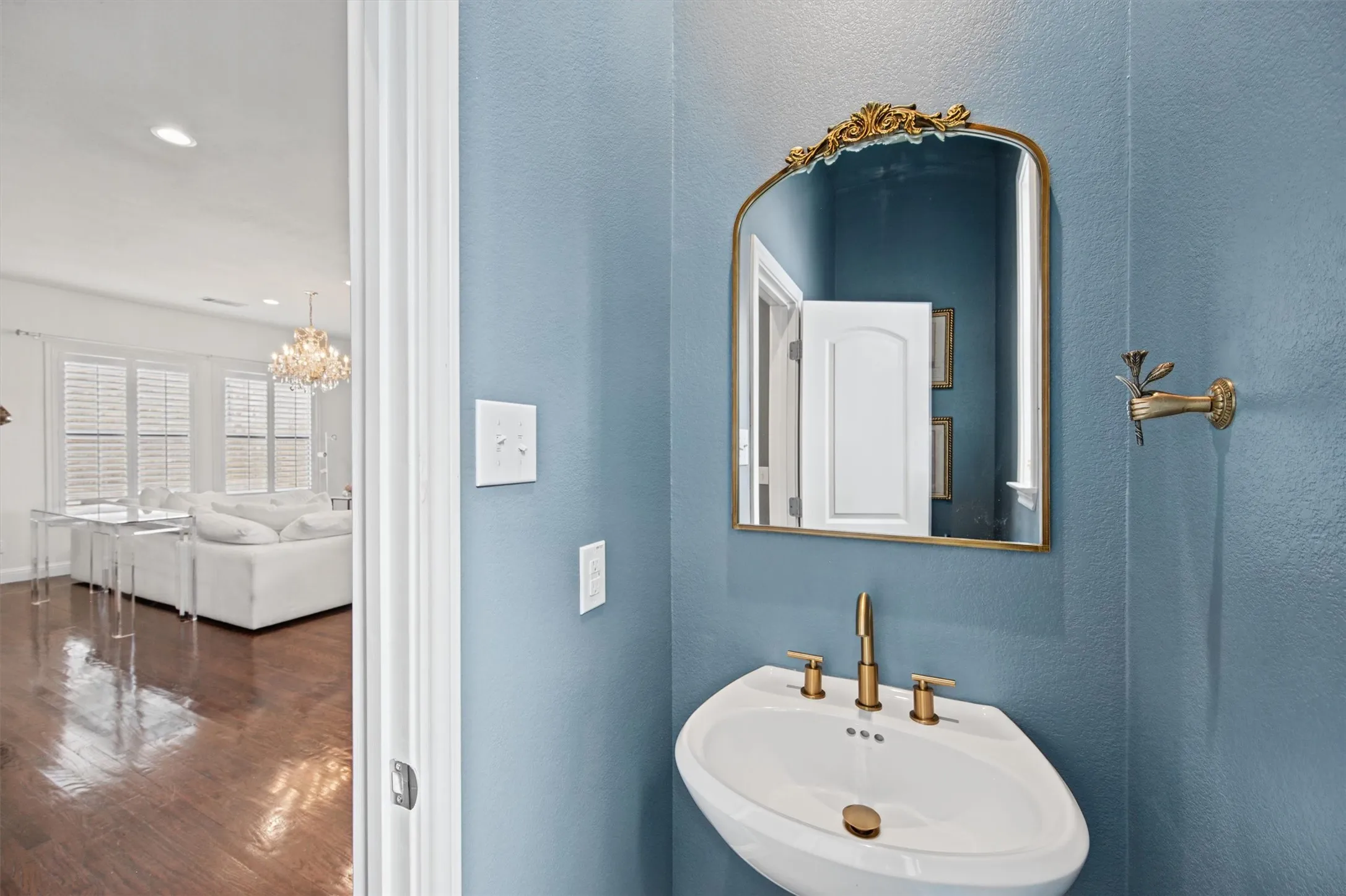 Condominium For Rent in Dallas County , 4230 Travis Street 16, Dallas, Texas 75205, 2 Bedroom, 3 Bathroom, 2 Garage spaces, 1,437 Sqft, built in 2007, mls#21400117, Real Estate Agent in Dallas, Homes For Rent in Dallas county, Homes For Rent in Dallas, Realtor in Dallas Texas, Real Estate Brokerage Independent Realty Texas, Luminita Cordes Realtor