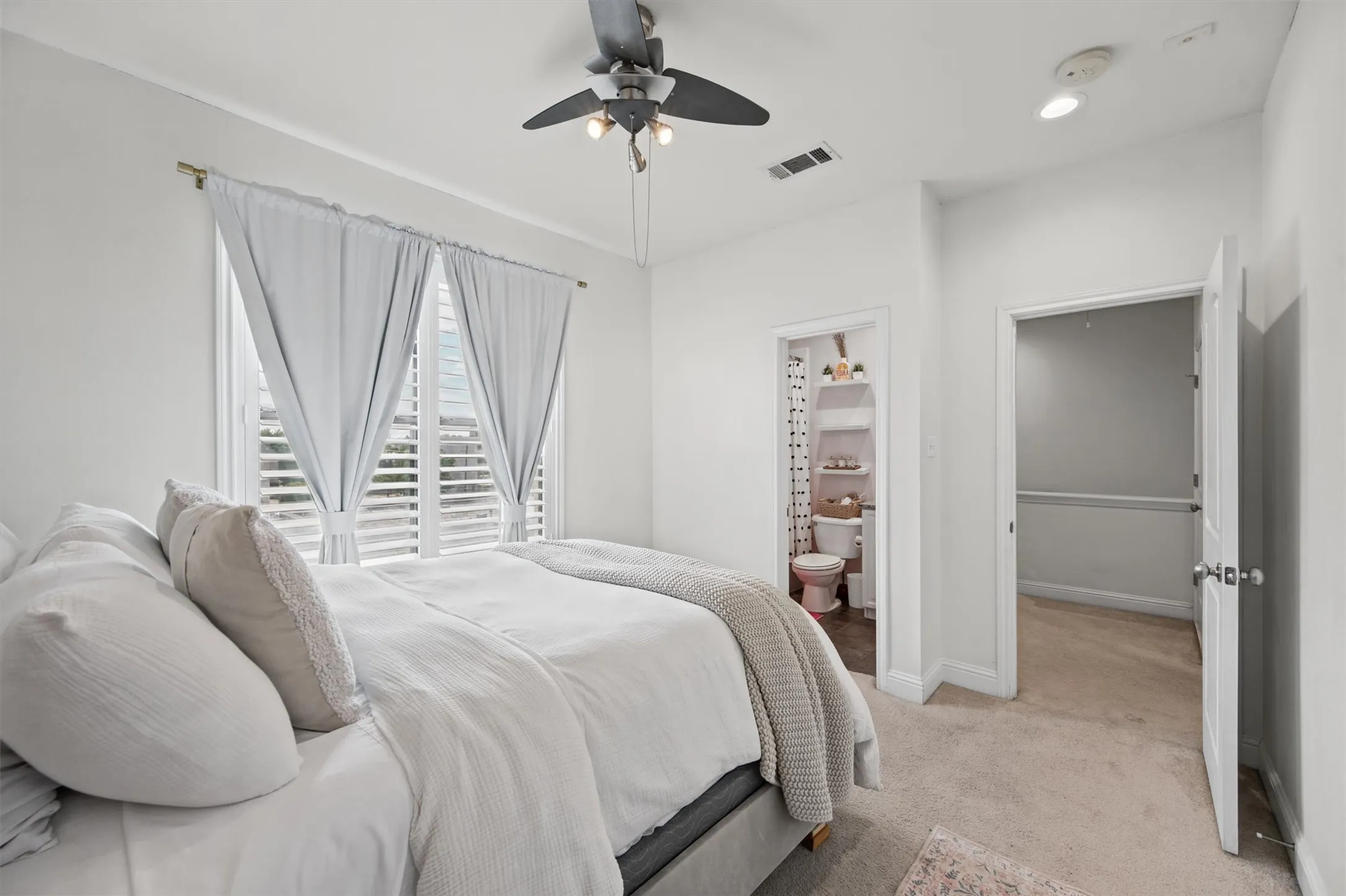 Condominium For Rent in Dallas County , 4230 Travis Street 16, Dallas, Texas 75205, 2 Bedroom, 3 Bathroom, 2 Garage spaces, 1,437 Sqft, built in 2007, mls#21400117, Real Estate Agent in Dallas, Homes For Rent in Dallas county, Homes For Rent in Dallas, Realtor in Dallas Texas, Real Estate Brokerage Independent Realty Texas, Luminita Cordes Realtor