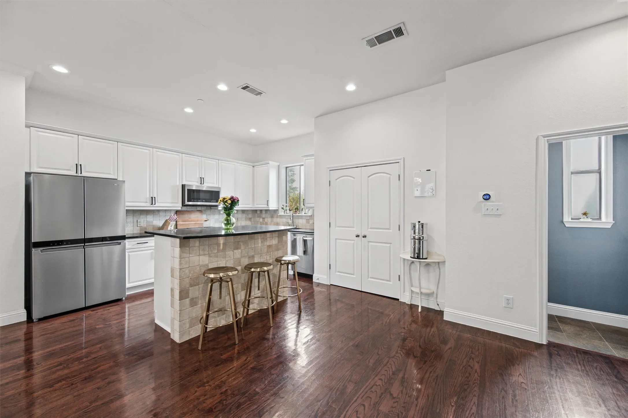 Condominium For Rent in Dallas County , 4230 Travis Street 16, Dallas, Texas 75205, 2 Bedroom, 3 Bathroom, 2 Garage spaces, 1,437 Sqft, built in 2007, mls#21400117, Real Estate Agent in Dallas, Homes For Rent in Dallas county, Homes For Rent in Dallas, Realtor in Dallas Texas, Real Estate Brokerage Independent Realty Texas, Luminita Cordes Realtor