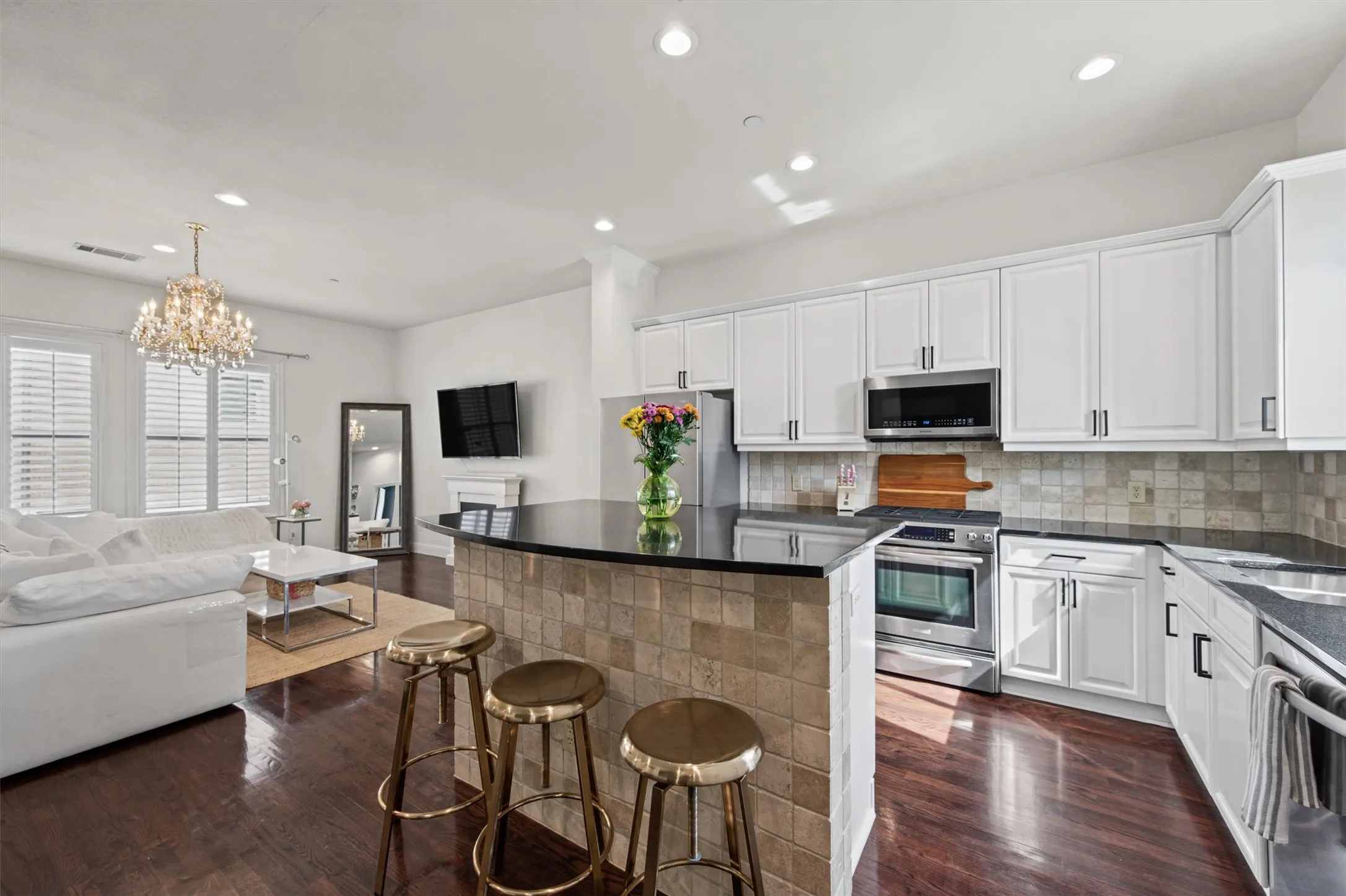 Condominium For Rent in Dallas County , 4230 Travis Street 16, Dallas, Texas 75205, 2 Bedroom, 3 Bathroom, 2 Garage spaces, 1,437 Sqft, built in 2007, mls#21400117, Real Estate Agent in Dallas, Homes For Rent in Dallas county, Homes For Rent in Dallas, Realtor in Dallas Texas, Real Estate Brokerage Independent Realty Texas, Luminita Cordes Realtor