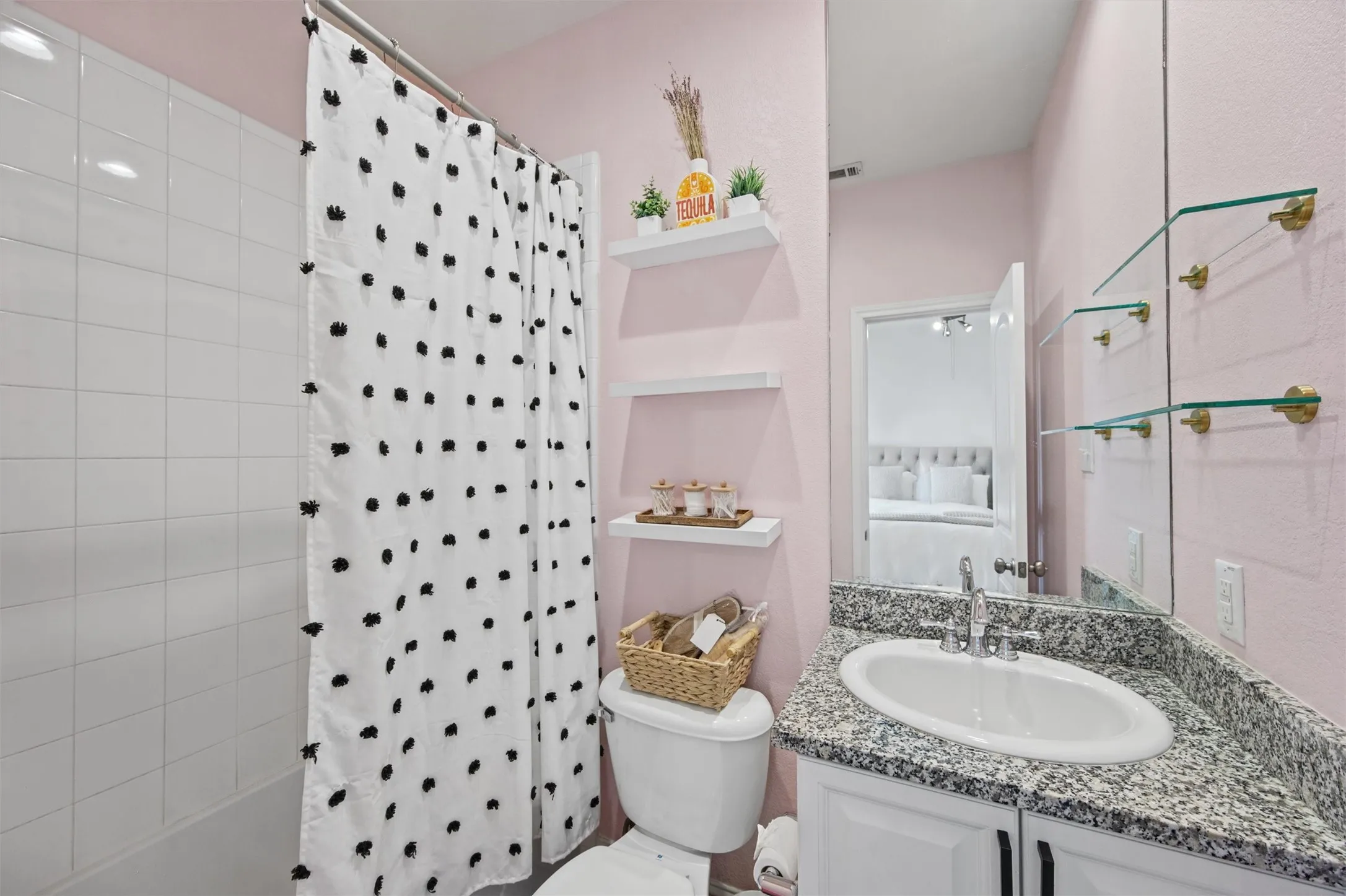 Condominium For Rent in Dallas County , 4230 Travis Street 16, Dallas, Texas 75205, 2 Bedroom, 3 Bathroom, 2 Garage spaces, 1,437 Sqft, built in 2007, mls#21400117, Real Estate Agent in Dallas, Homes For Rent in Dallas county, Homes For Rent in Dallas, Realtor in Dallas Texas, Real Estate Brokerage Independent Realty Texas, Luminita Cordes Realtor