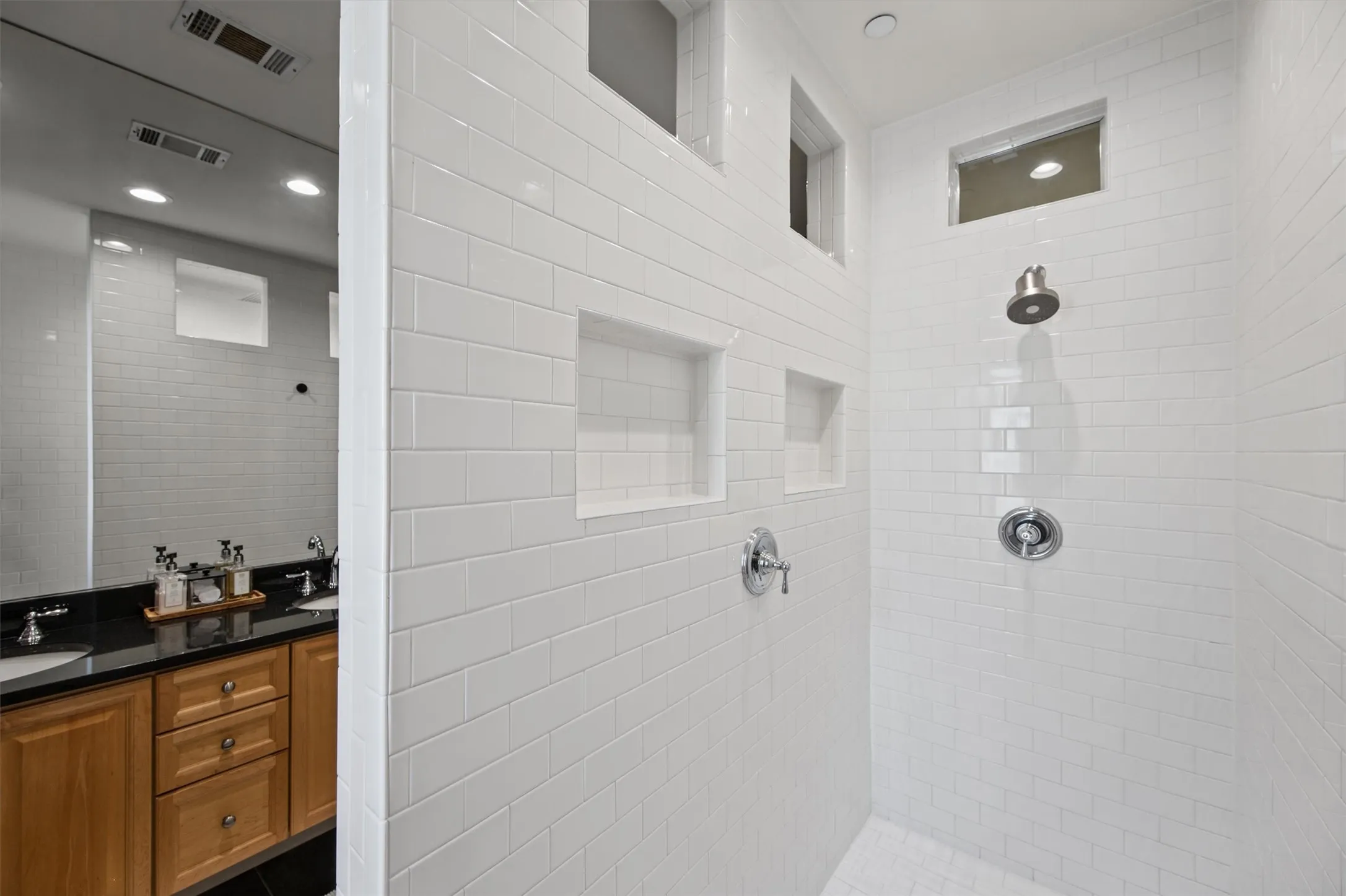 Condominium For Rent in Dallas County , 4230 Travis Street 16, Dallas, Texas 75205, 2 Bedroom, 3 Bathroom, 2 Garage spaces, 1,437 Sqft, built in 2007, mls#21400117, Real Estate Agent in Dallas, Homes For Rent in Dallas county, Homes For Rent in Dallas, Realtor in Dallas Texas, Real Estate Brokerage Independent Realty Texas, Luminita Cordes Realtor