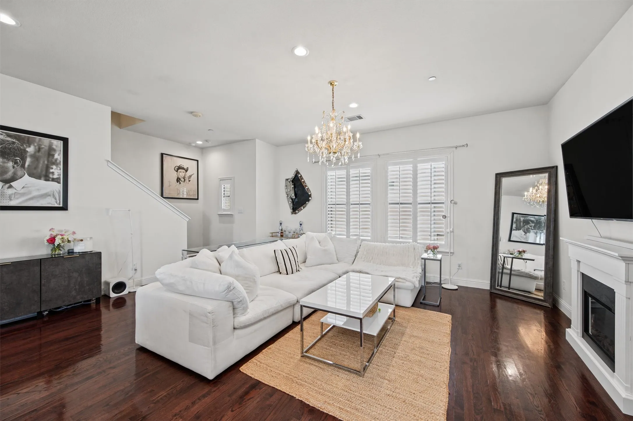 Condominium For Rent in Dallas County , 4230 Travis Street 16, Dallas, Texas 75205, 2 Bedroom, 3 Bathroom, 2 Garage spaces, 1,437 Sqft, built in 2007, mls#21400117, Real Estate Agent in Dallas, Homes For Rent in Dallas county, Homes For Rent in Dallas, Realtor in Dallas Texas, Real Estate Brokerage Independent Realty Texas, Luminita Cordes Realtor