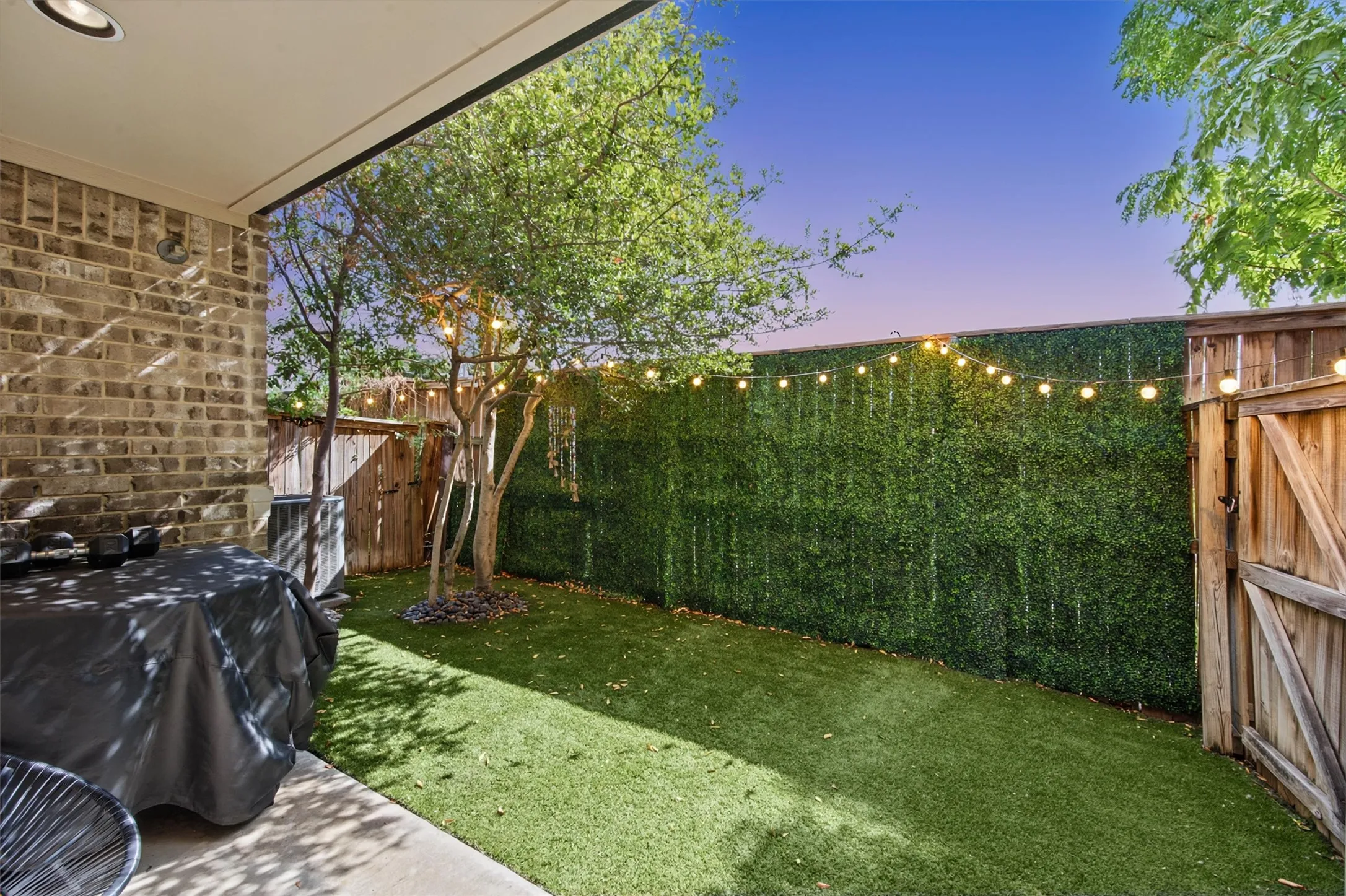 Condominium For Rent in Dallas County , 4230 Travis Street 16, Dallas, Texas 75205, 2 Bedroom, 3 Bathroom, 2 Garage spaces, 1,437 Sqft, built in 2007, mls#21400117, Real Estate Agent in Dallas, Homes For Rent in Dallas county, Homes For Rent in Dallas, Realtor in Dallas Texas, Real Estate Brokerage Independent Realty Texas, Luminita Cordes Realtor