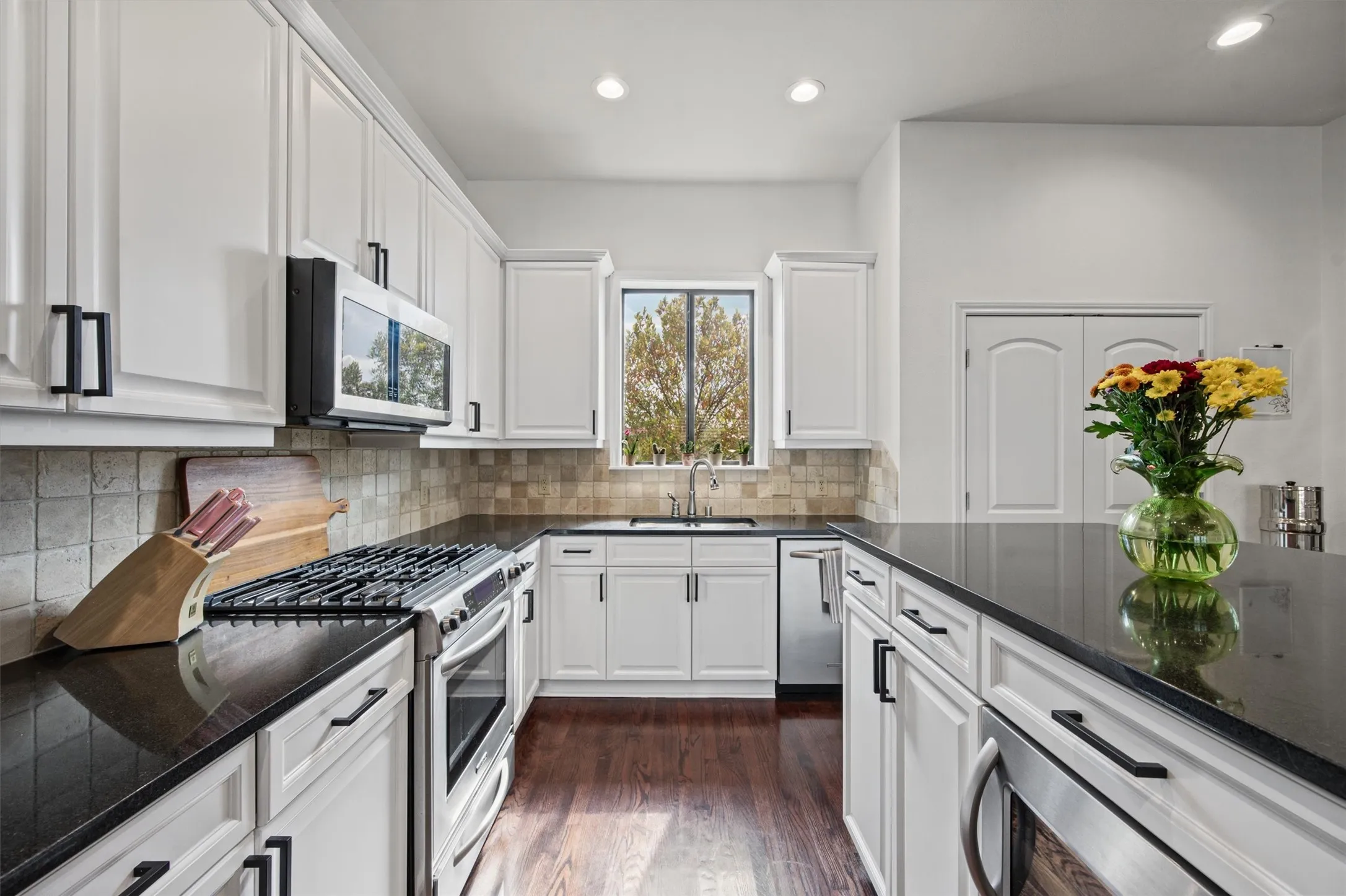 Condominium For Rent in Dallas County , 4230 Travis Street 16, Dallas, Texas 75205, 2 Bedroom, 3 Bathroom, 2 Garage spaces, 1,437 Sqft, built in 2007, mls#21400117, Real Estate Agent in Dallas, Homes For Rent in Dallas county, Homes For Rent in Dallas, Realtor in Dallas Texas, Real Estate Brokerage Independent Realty Texas, Luminita Cordes Realtor
