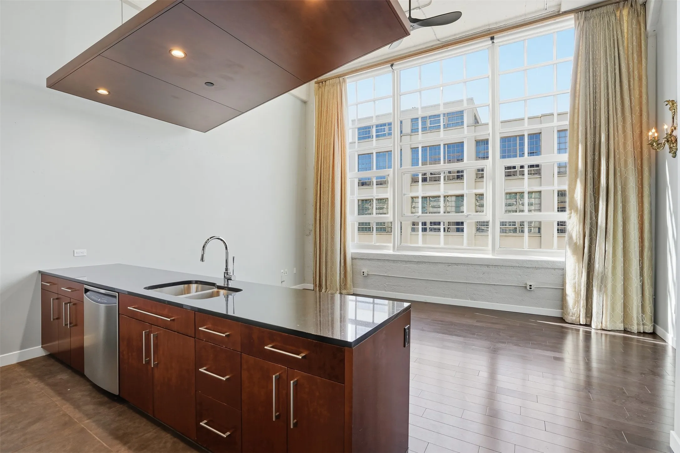 Condominium For Sale in Tarrant County , 2600 W 7th Street 2726, Fort Worth, Texas 76107, 2 Bedroom, 2 Bathroom, 2 Garage spaces, 1,263 Sqft, built in 1928, mls#21400747, Real Estate Agent in Fort Worth, Homes For Sale in Tarrant county, Homes For Sale in Fort Worth, Realtor in Fort Worth Texas, Real Estate Brokerage Independent Realty Texas, Luminita Cordes Realtor