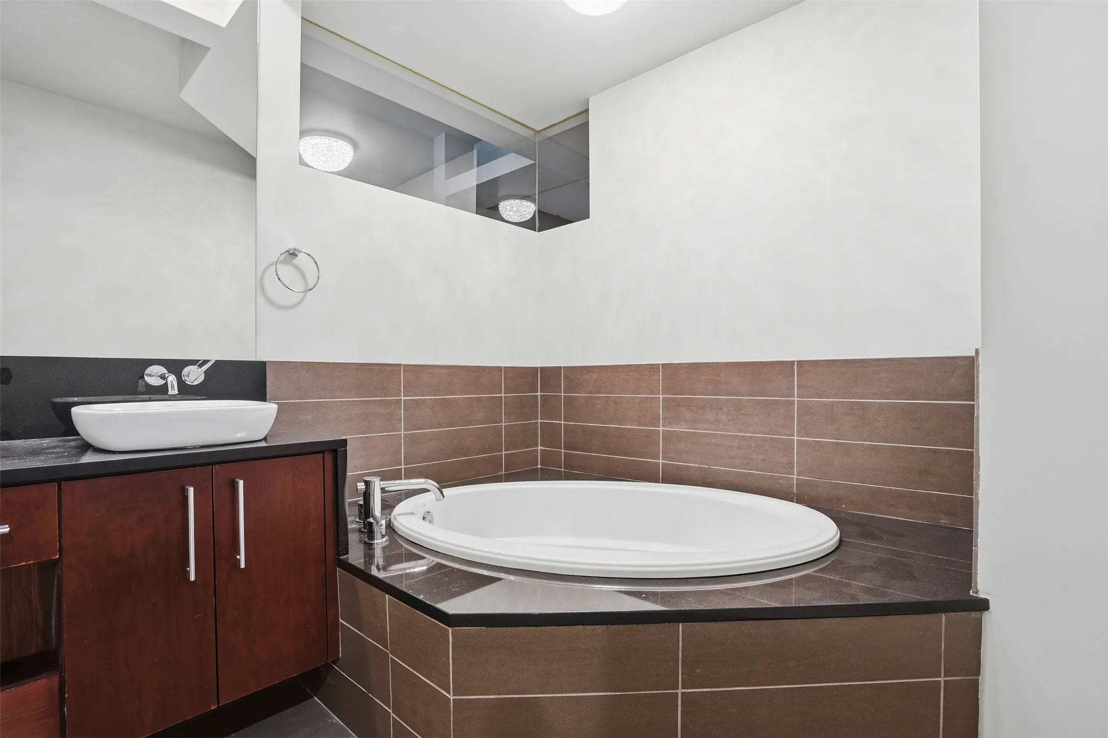 Condominium For Sale in Tarrant County , 2600 W 7th Street 2726, Fort Worth, Texas 76107, 2 Bedroom, 2 Bathroom, 2 Garage spaces, 1,263 Sqft, built in 1928, mls#21400747, Real Estate Agent in Fort Worth, Homes For Sale in Tarrant county, Homes For Sale in Fort Worth, Realtor in Fort Worth Texas, Real Estate Brokerage Independent Realty Texas, Luminita Cordes Realtor