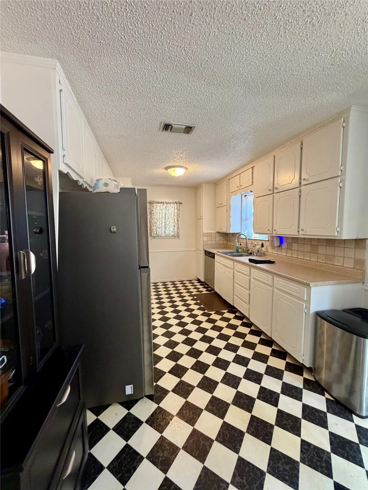 Single Family Residence For Sale in Tarrant County , 7317 Timberidge Drive, North Richland Hills, Texas 76182, 3 Bedroom, 2 Bathroom, 2 Garage spaces, 1,633 Sqft, built in 1979, mls#21398094, Real Estate Agent in North Richland Hills, Homes For Sale in Tarrant county, Homes For Sale in North Richland Hills, Realtor in North Richland Hills Texas, Real Estate Brokerage Independent Realty Texas, Luminita Cordes Realtor