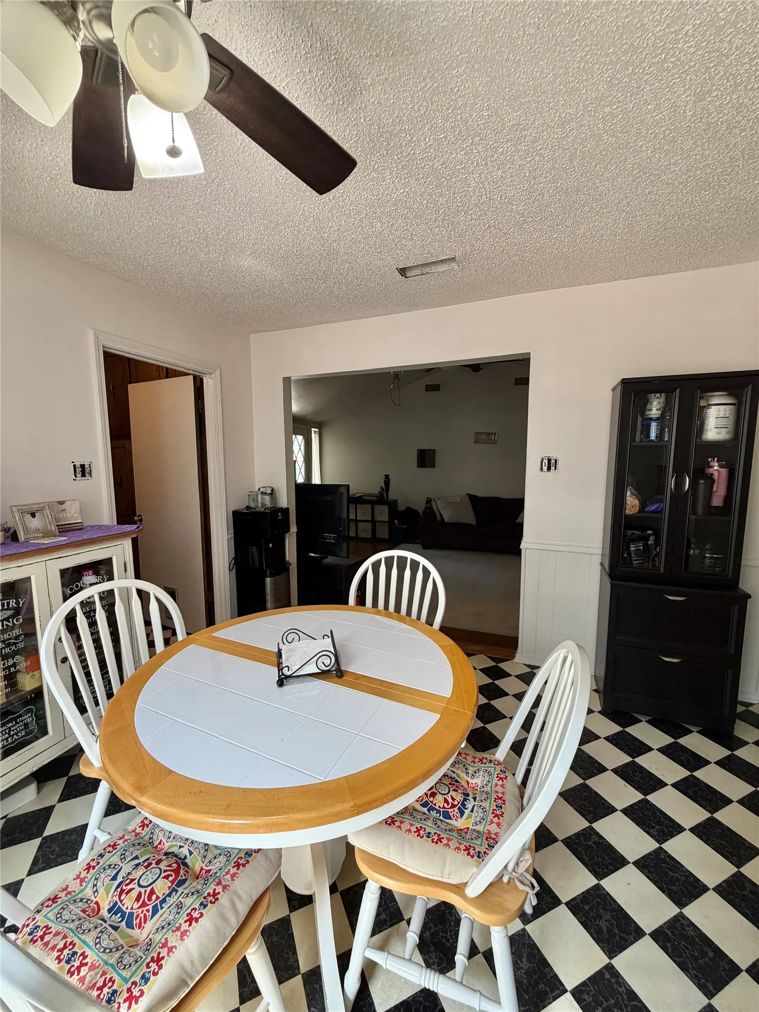 Single Family Residence For Sale in Tarrant County , 7317 Timberidge Drive, North Richland Hills, Texas 76182, 3 Bedroom, 2 Bathroom, 2 Garage spaces, 1,633 Sqft, built in 1979, mls#21398094, Real Estate Agent in North Richland Hills, Homes For Sale in Tarrant county, Homes For Sale in North Richland Hills, Realtor in North Richland Hills Texas, Real Estate Brokerage Independent Realty Texas, Luminita Cordes Realtor