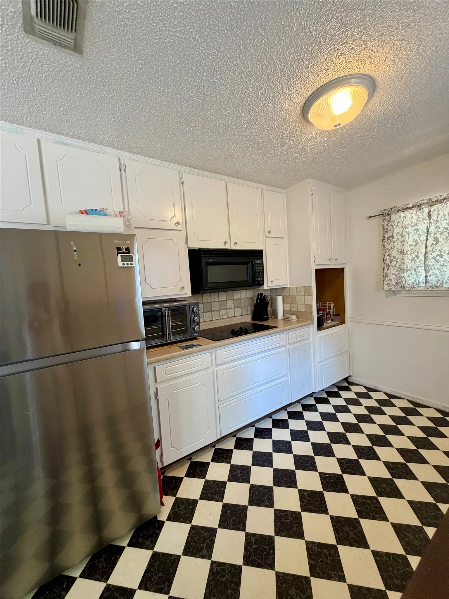 Single Family Residence For Sale in Tarrant County , 7317 Timberidge Drive, North Richland Hills, Texas 76182, 3 Bedroom, 2 Bathroom, 2 Garage spaces, 1,633 Sqft, built in 1979, mls#21398094, Real Estate Agent in North Richland Hills, Homes For Sale in Tarrant county, Homes For Sale in North Richland Hills, Realtor in North Richland Hills Texas, Real Estate Brokerage Independent Realty Texas, Luminita Cordes Realtor