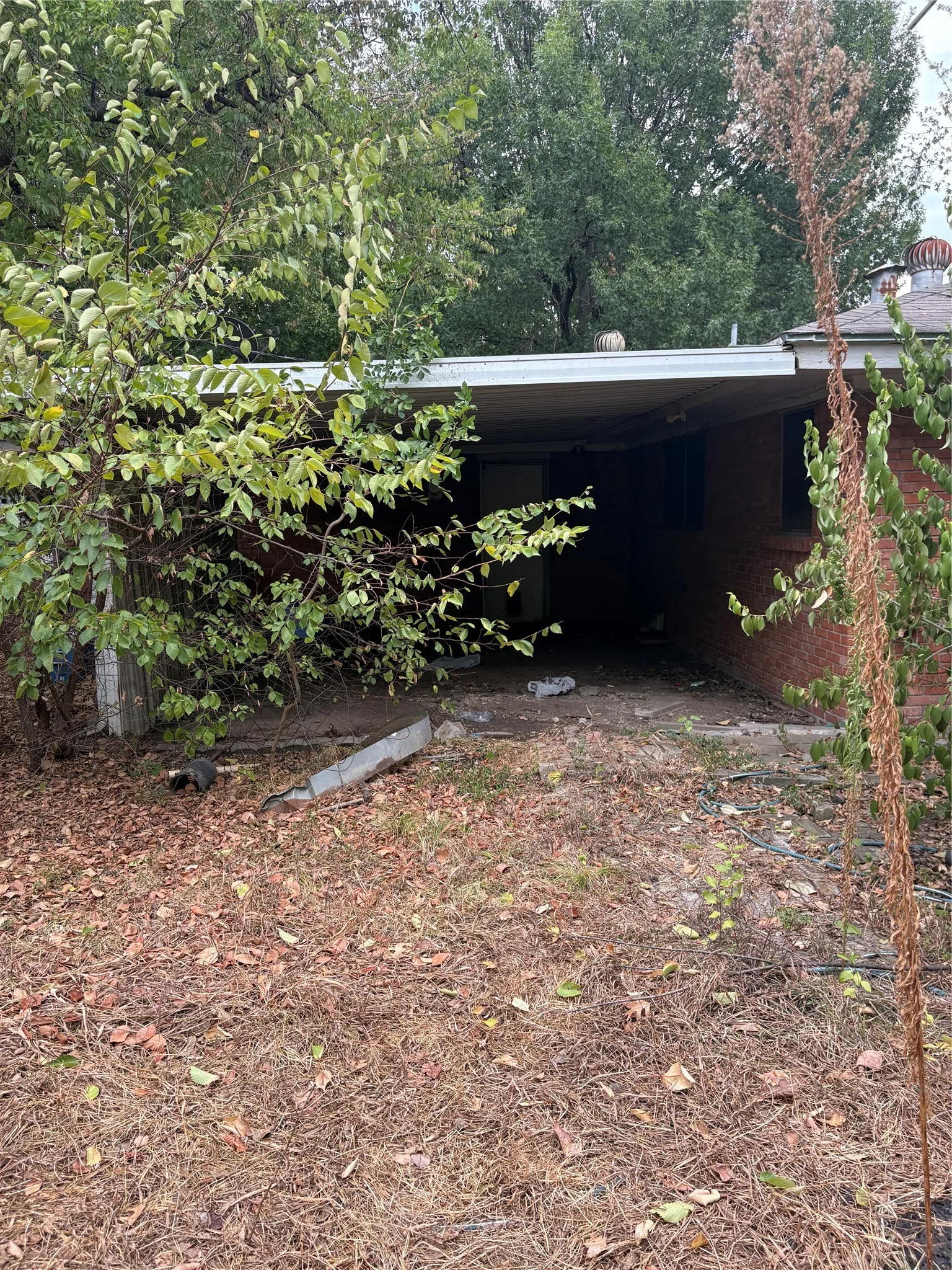 Single Family Residence For Sale in Tarrant County , 5912 Sandra Drive, Fort Worth, Texas 76133, 3 Bedroom, 2 Bathroom, 2 Garage spaces, 1,334 Sqft, built in 1958, mls#21400098, Real Estate Agent in Fort Worth, Homes For Sale in Tarrant county, Homes For Sale in Fort Worth, Realtor in Fort Worth Texas, Real Estate Brokerage Independent Realty Texas, Luminita Cordes Realtor
