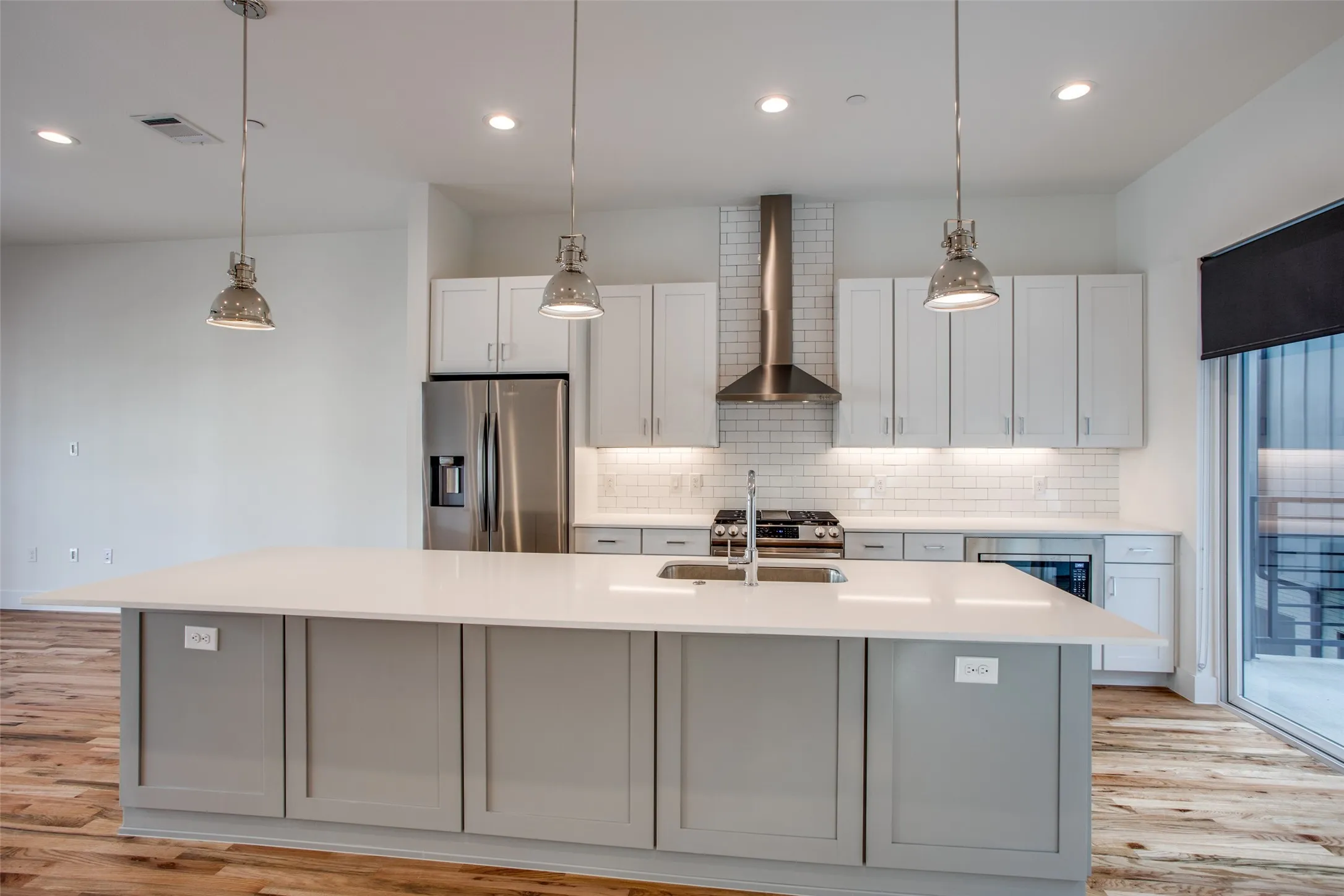 Townhouse For Rent in Dallas County , 4426 Cabell Drive 1204, Dallas, Texas 75204, 2 Bedroom, 3 Bathroom, 2 Garage spaces, 1,487 Sqft, built in 2019, mls#21400749, Real Estate Agent in Dallas, Homes For Rent in Dallas county, Homes For Rent in Dallas, Realtor in Dallas Texas, Real Estate Brokerage Independent Realty Texas, Luminita Cordes Realtor
