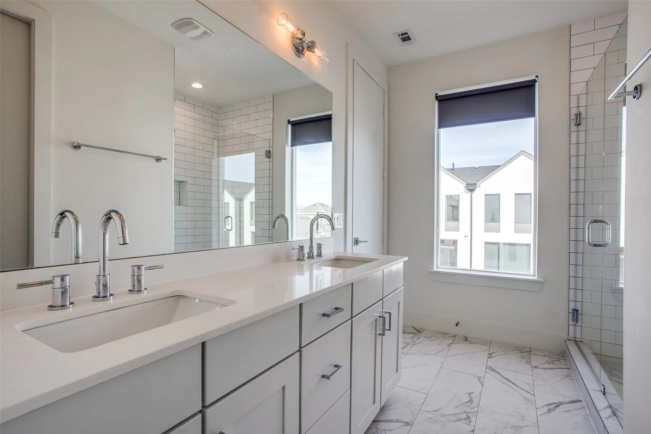 Townhouse For Rent in Dallas County , 4426 Cabell Drive 1204, Dallas, Texas 75204, 2 Bedroom, 3 Bathroom, 2 Garage spaces, 1,487 Sqft, built in 2019, mls#21400749, Real Estate Agent in Dallas, Homes For Rent in Dallas county, Homes For Rent in Dallas, Realtor in Dallas Texas, Real Estate Brokerage Independent Realty Texas, Luminita Cordes Realtor