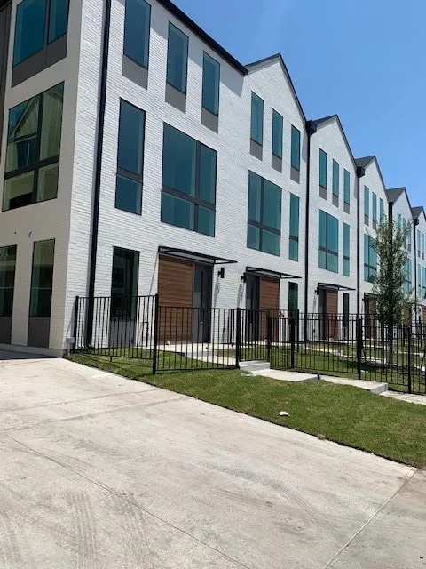 Townhouse For Rent in Dallas County , 4426 Cabell Drive 1204, Dallas, Texas 75204, 2 Bedroom, 3 Bathroom, 2 Garage spaces, 1,487 Sqft, built in 2019, mls#21400749, Real Estate Agent in Dallas, Homes For Rent in Dallas county, Homes For Rent in Dallas, Realtor in Dallas Texas, Real Estate Brokerage Independent Realty Texas, Luminita Cordes Realtor