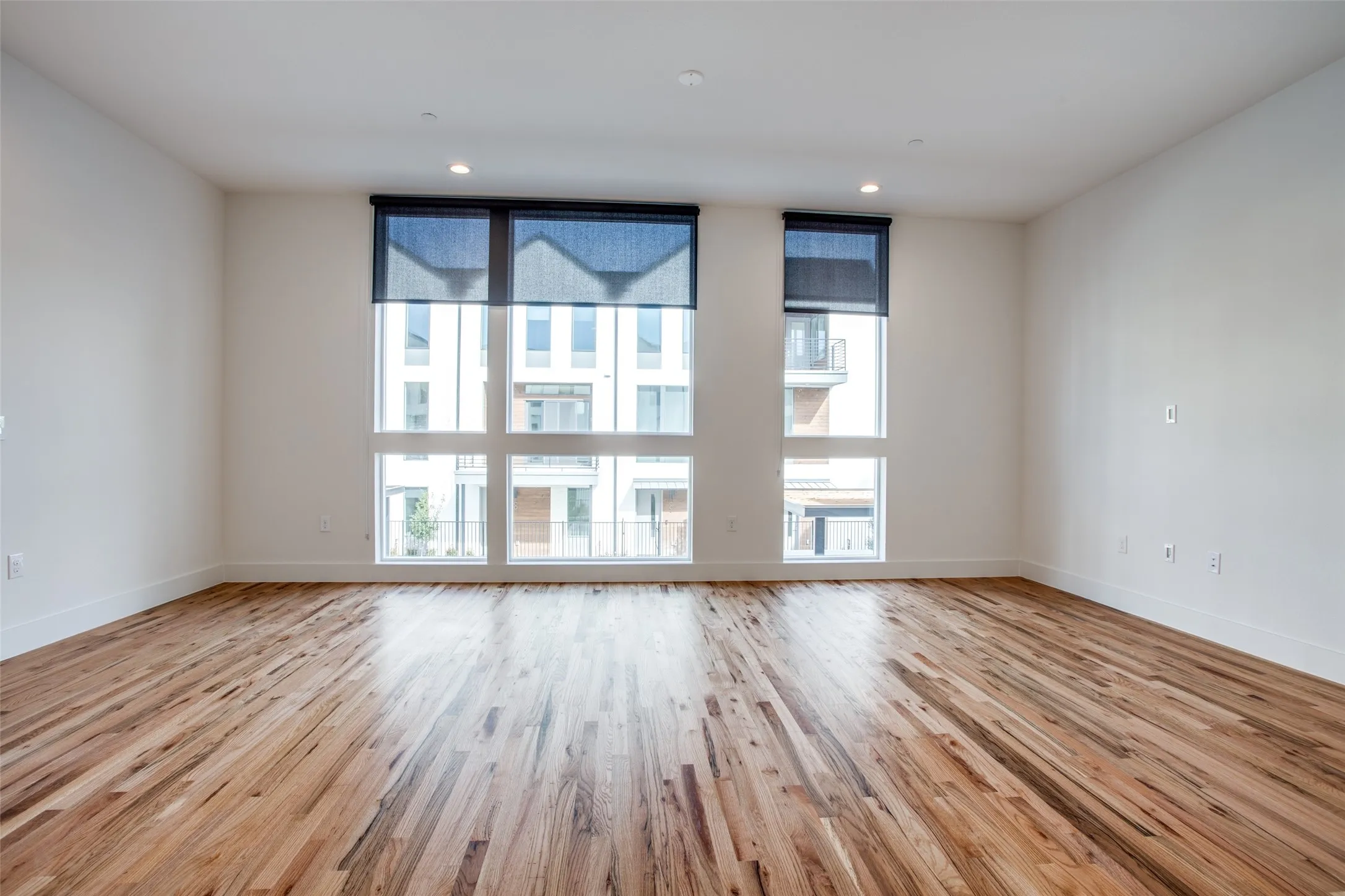 Townhouse For Rent in Dallas County , 4426 Cabell Drive 1204, Dallas, Texas 75204, 2 Bedroom, 3 Bathroom, 2 Garage spaces, 1,487 Sqft, built in 2019, mls#21400749, Real Estate Agent in Dallas, Homes For Rent in Dallas county, Homes For Rent in Dallas, Realtor in Dallas Texas, Real Estate Brokerage Independent Realty Texas, Luminita Cordes Realtor