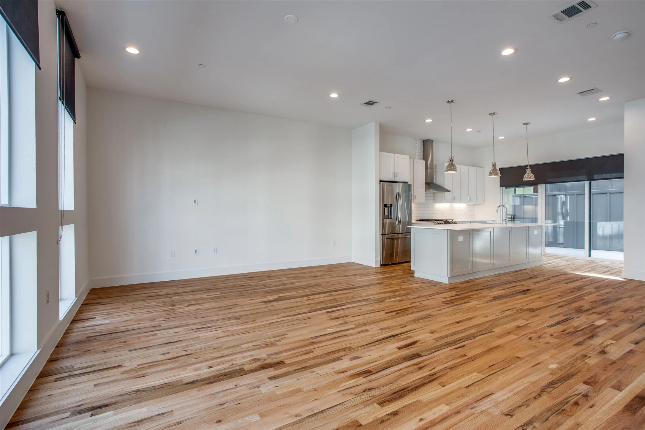 Townhouse For Rent in Dallas County , 4426 Cabell Drive 1204, Dallas, Texas 75204, 2 Bedroom, 3 Bathroom, 2 Garage spaces, 1,487 Sqft, built in 2019, mls#21400749, Real Estate Agent in Dallas, Homes For Rent in Dallas county, Homes For Rent in Dallas, Realtor in Dallas Texas, Real Estate Brokerage Independent Realty Texas, Luminita Cordes Realtor