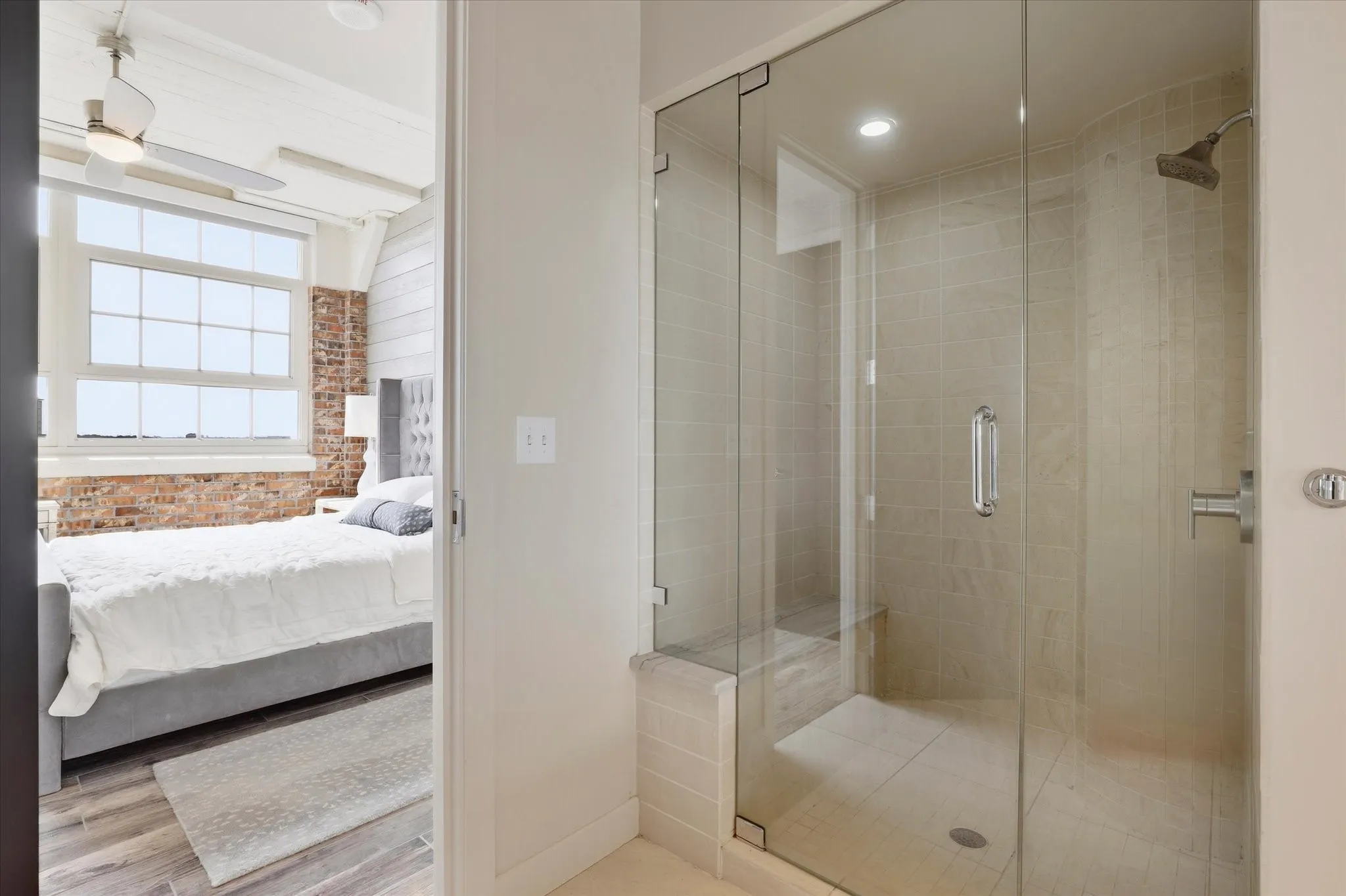 Condominium For Sale in Tarrant County , 2600 W 7th Street 1521, Fort Worth, Texas 76107, 2 Bedroom, 3 Bathroom, 2 Garage spaces, 1,654 Sqft, built in 1928, mls#21397534, Real Estate Agent in Fort Worth, Homes For Sale in Tarrant county, Homes For Sale in Fort Worth, Realtor in Fort Worth Texas, Real Estate Brokerage Independent Realty Texas, Luminita Cordes Realtor
